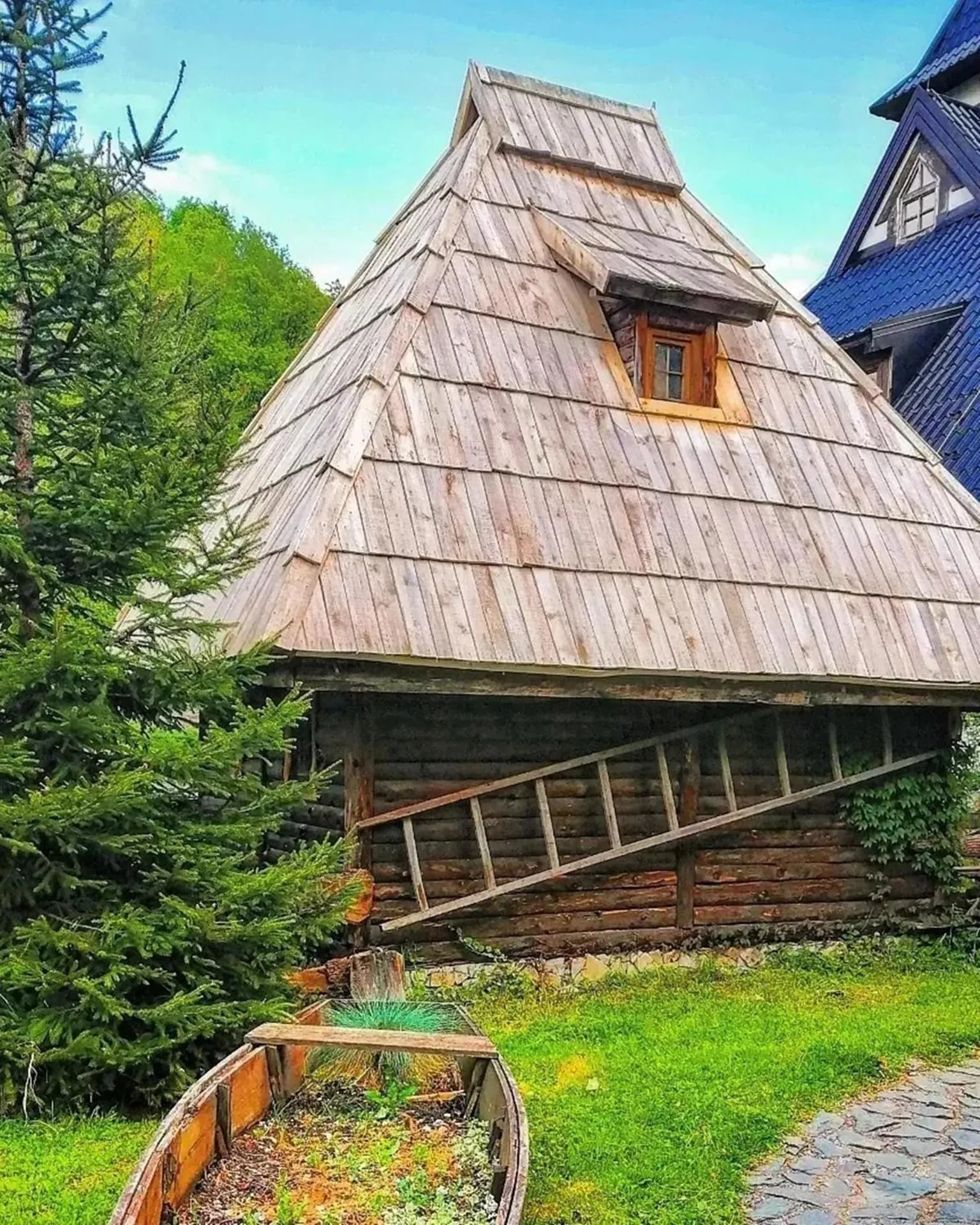Property building in Kraljevsko selo Kotromanićevo