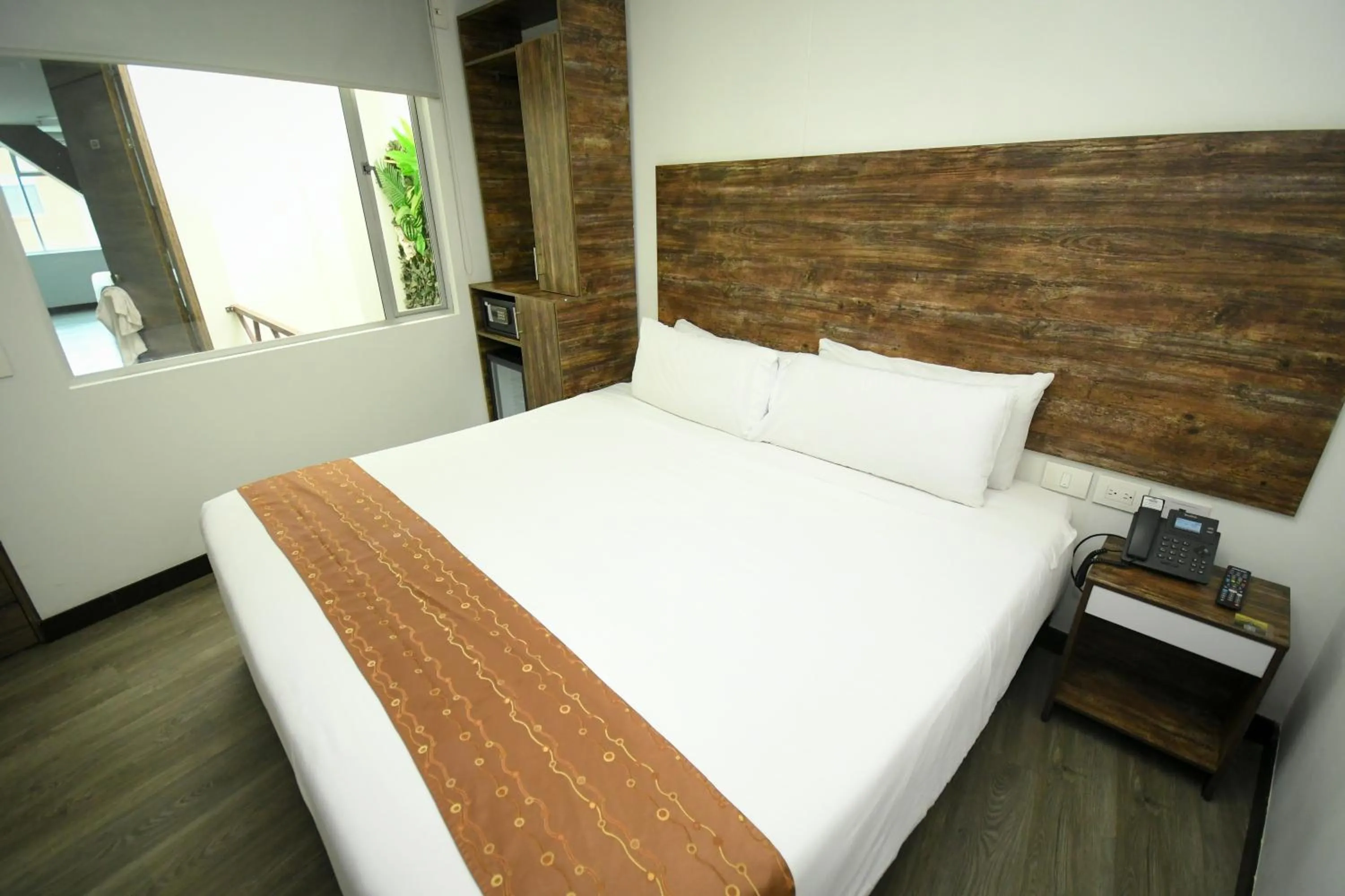 Photo of the whole room, Bed in HOTEL AMERICAN VISA CORPORATE