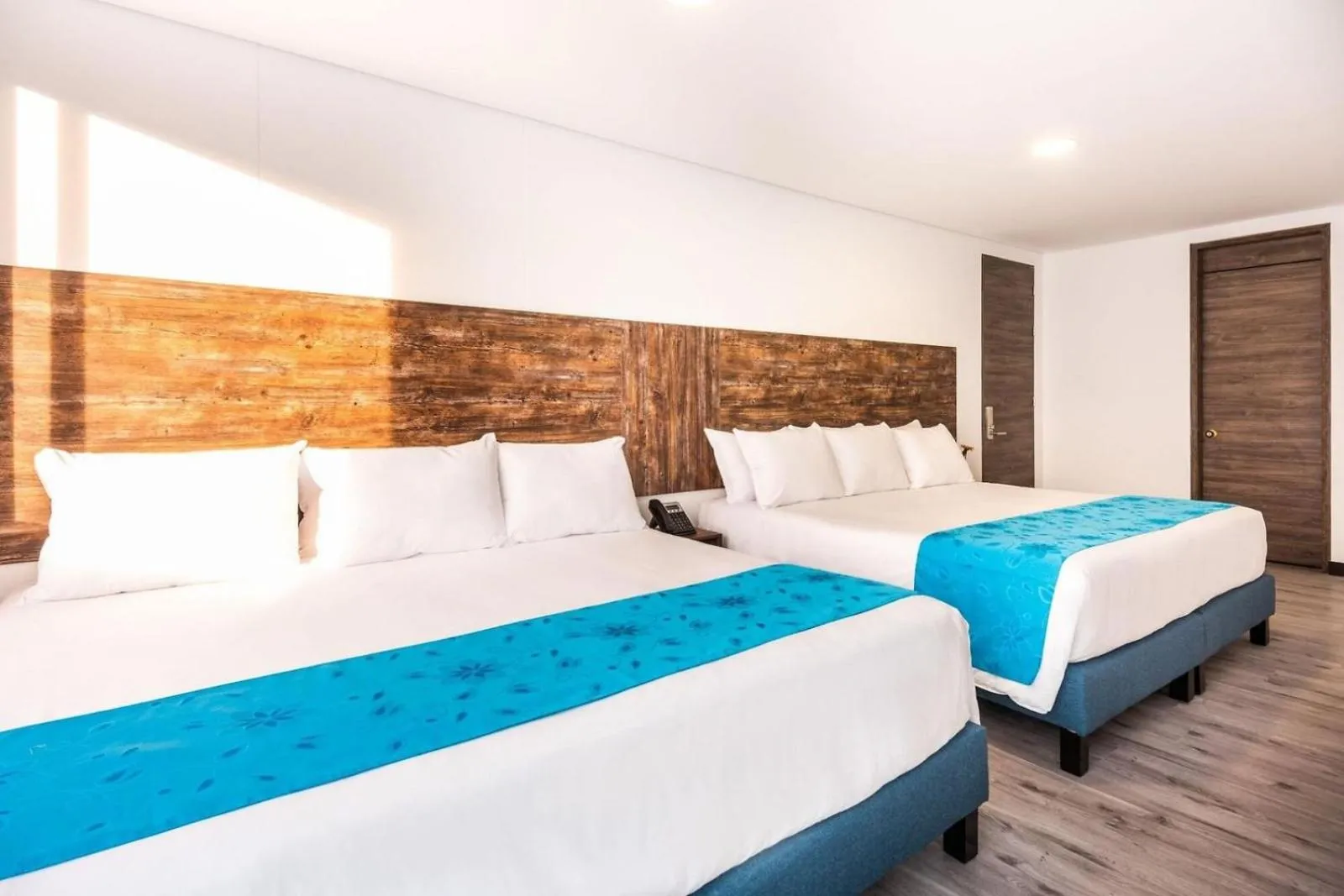 Photo of the whole room, Bed in HOTEL AMERICAN VISA CORPORATE