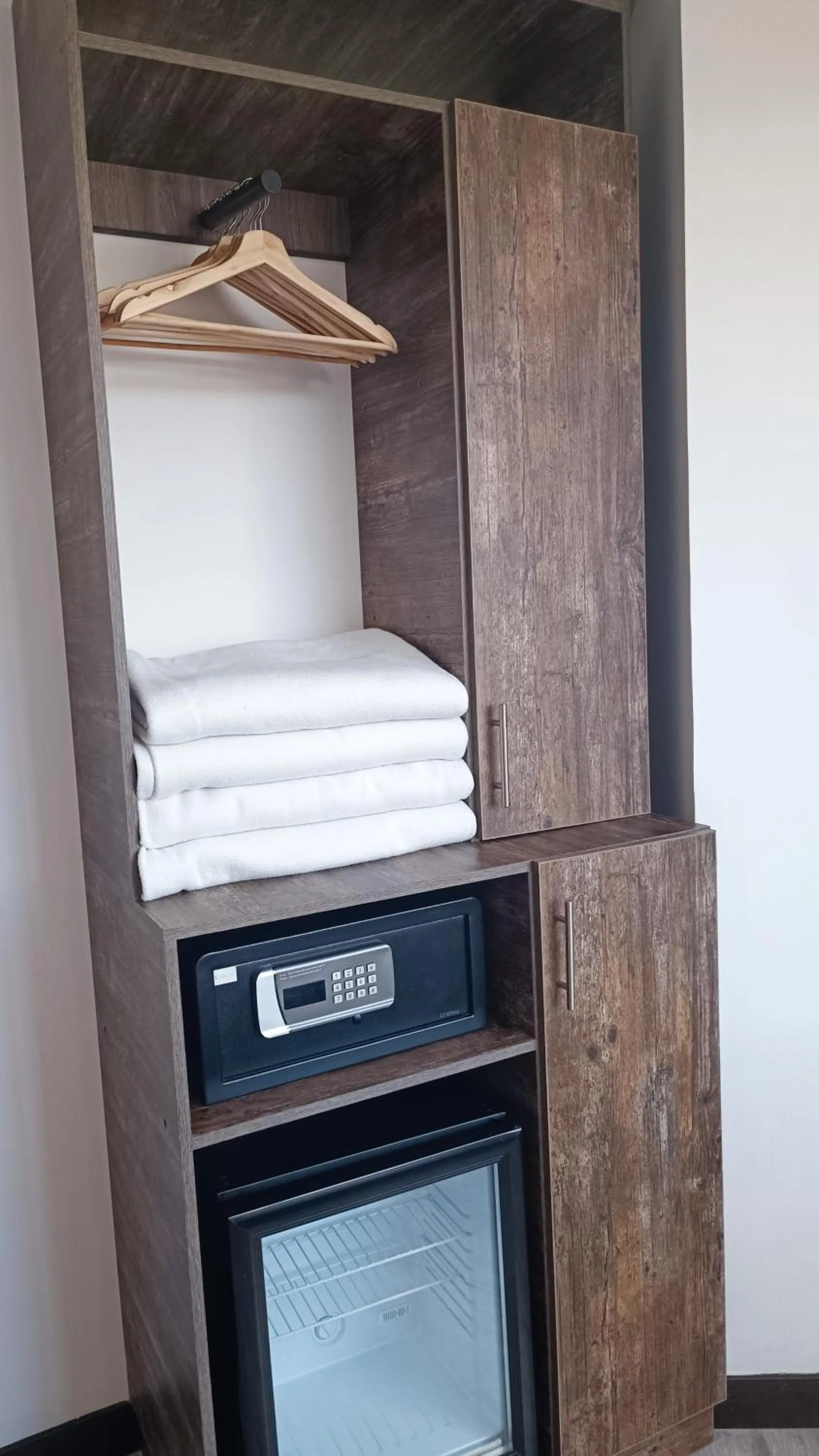 safe in HOTEL AMERICAN VISA CORPORATE