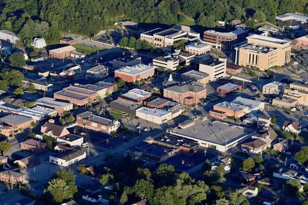 Neighbourhood in Hilltop Hideaway - 3BDR in Downtown London, KY