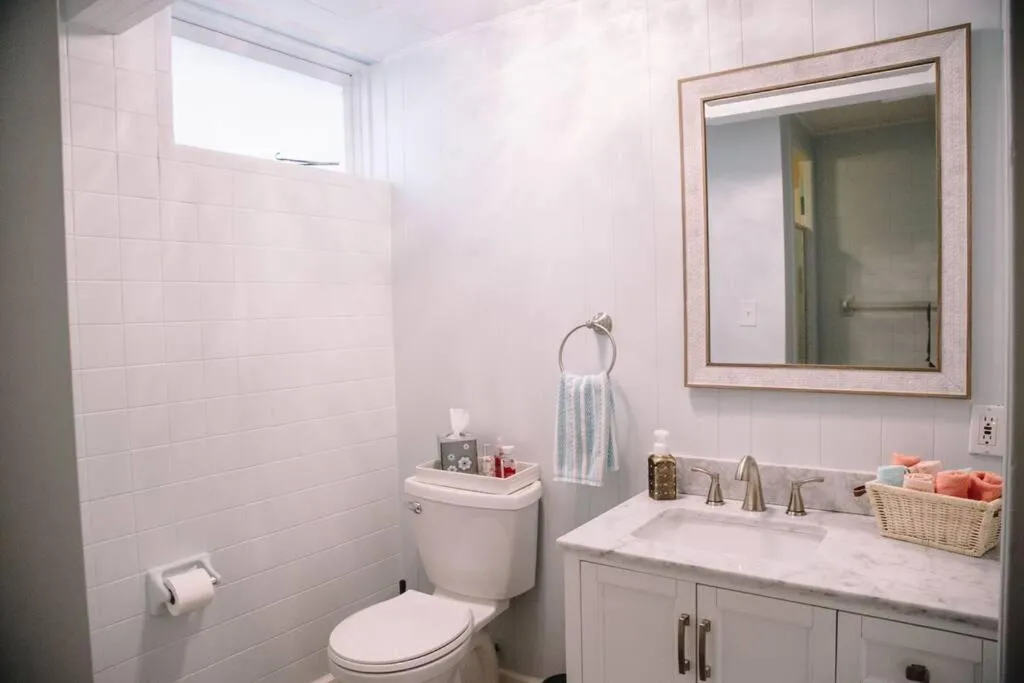 Toilet in Hilltop Hideaway - 3BDR in Downtown London, KY