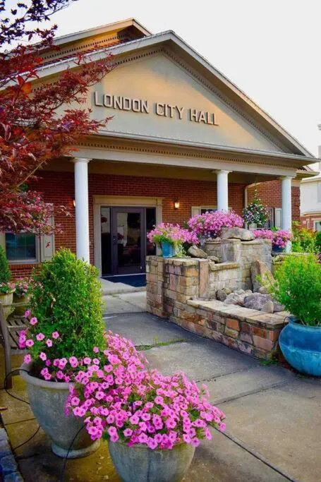 Neighbourhood in Hilltop Hideaway - 3BDR in Downtown London, KY