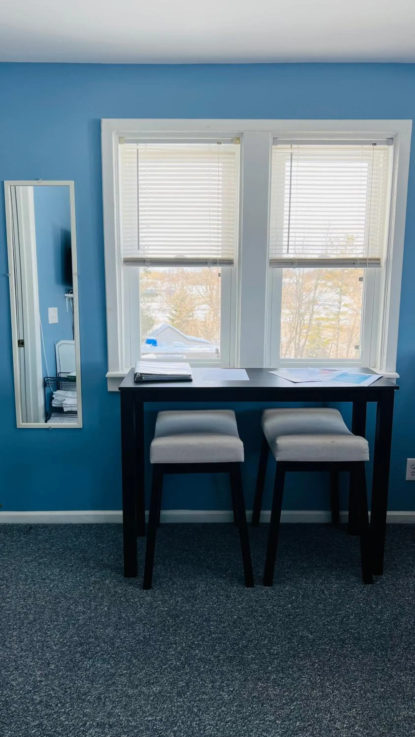 Seating area in Chateau Country Inn and Captain's Cottage
