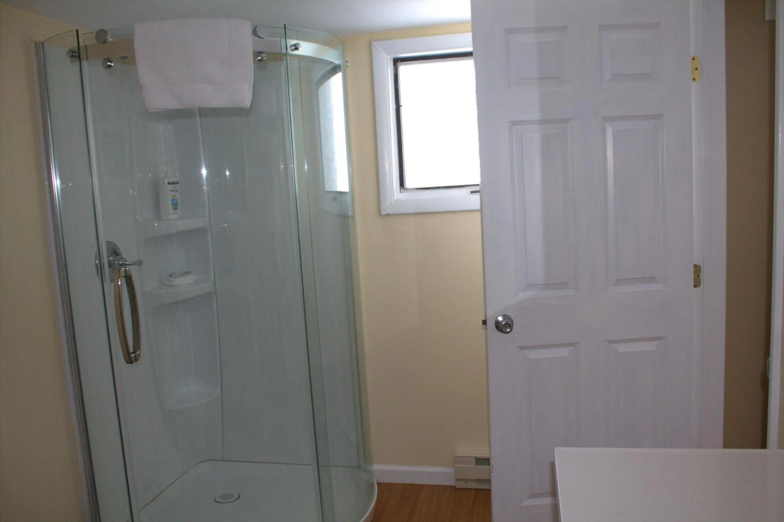 Bathroom in Chateau Country Inn and Captain's Cottage