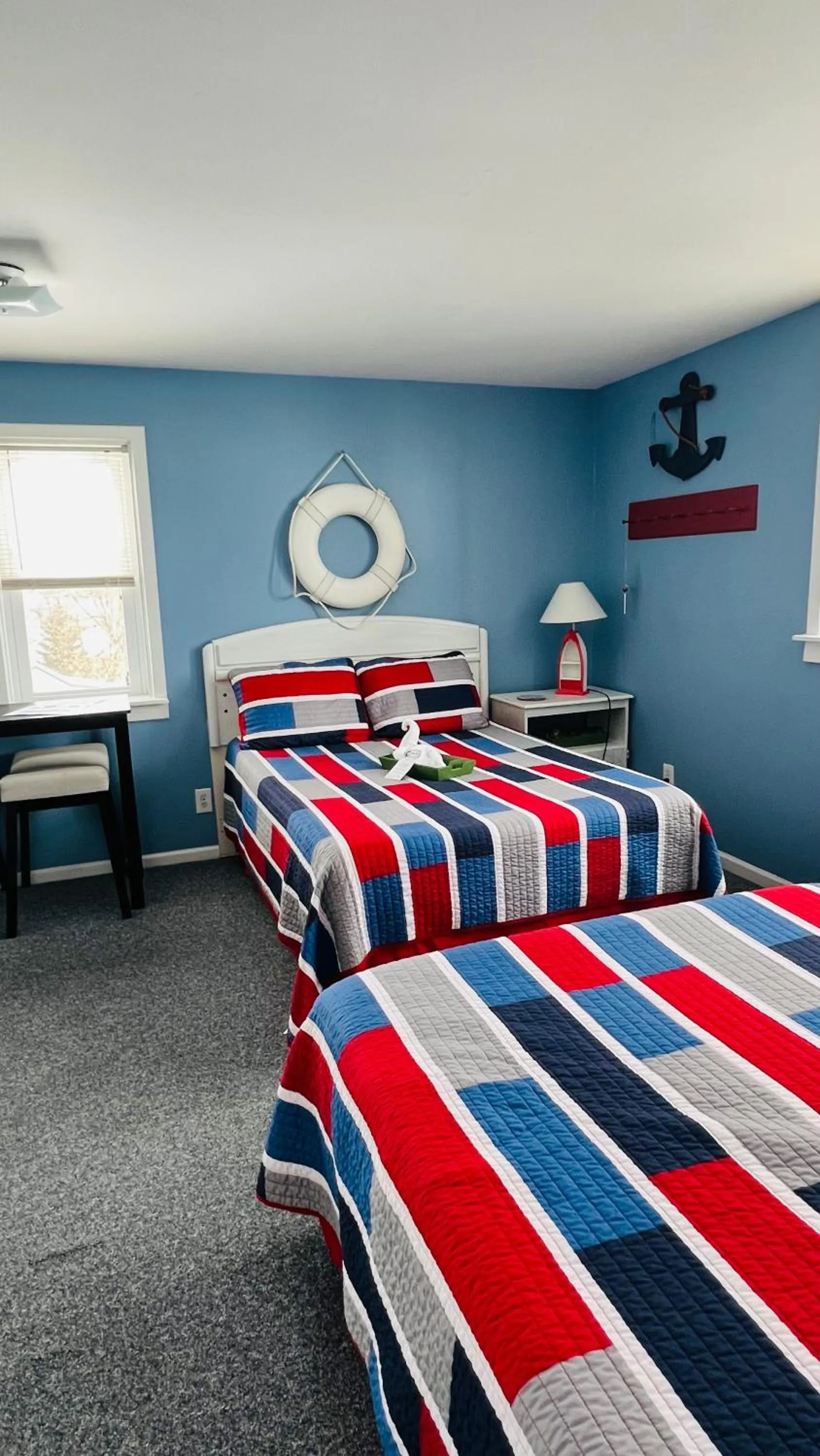 Bed in Chateau Country Inn and Captain's Cottage