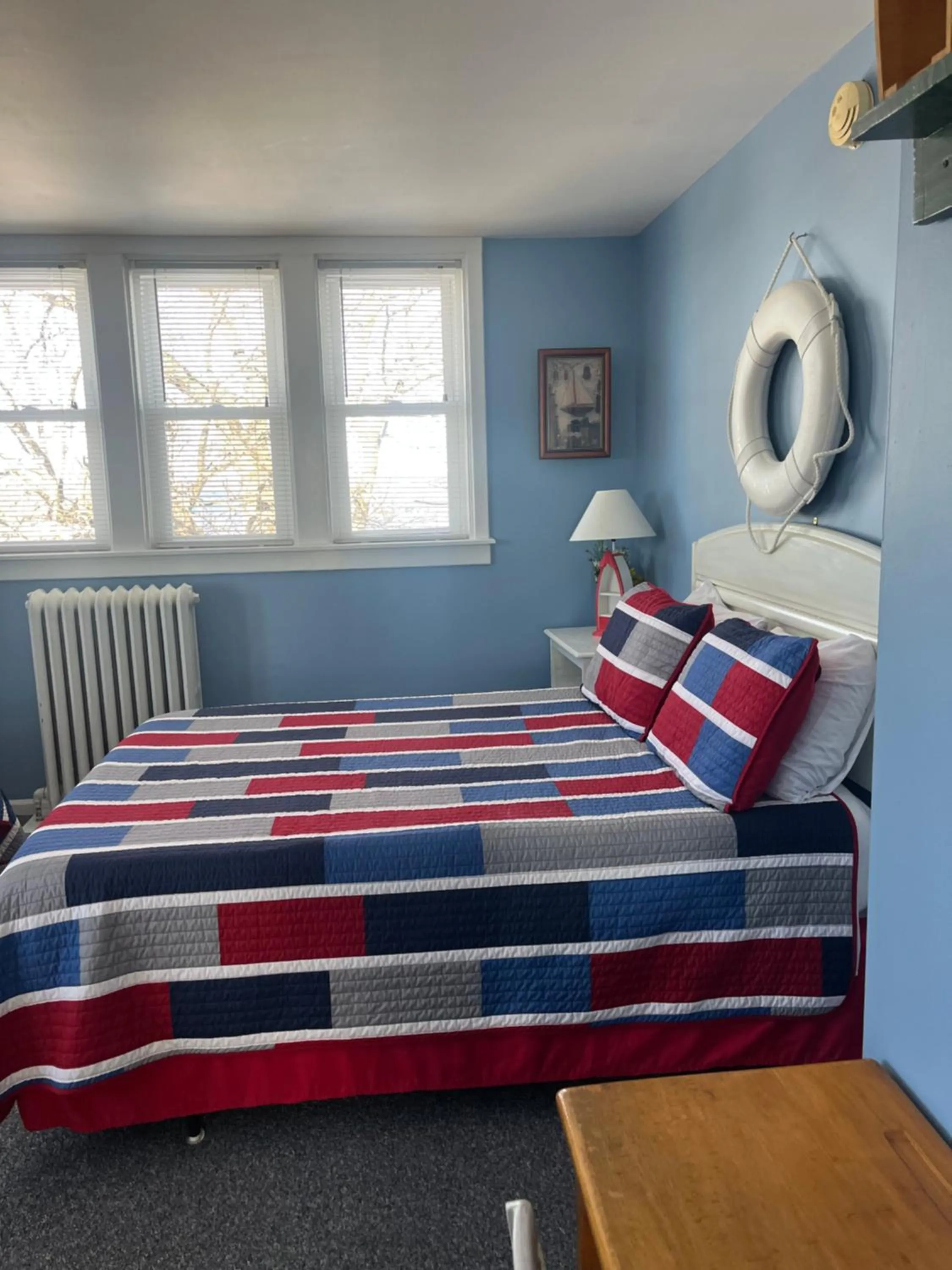 Bed in Chateau Country Inn and Captain's Cottage