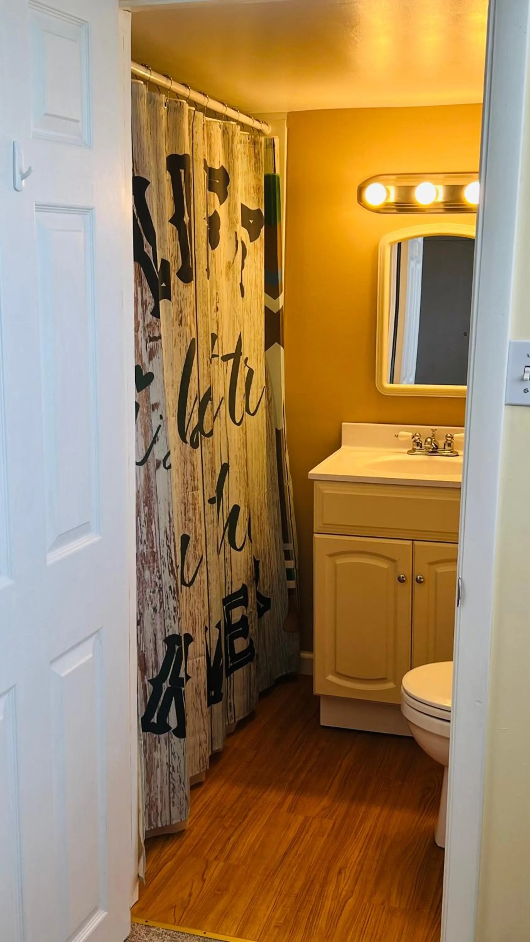 Chateau Country Inn and Captain's Cottage