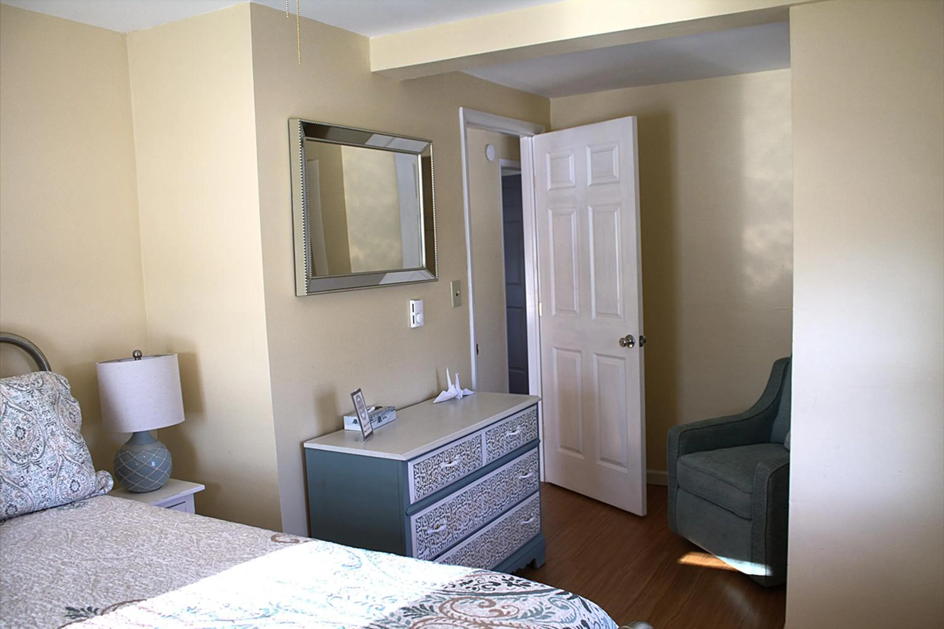 Bedroom, Bed in Chateau Country Inn and Captain's Cottage