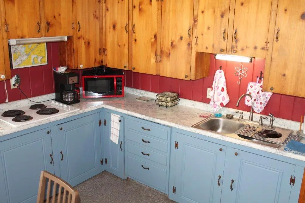 kitchen in Chateau Country Inn and Captain's Cottage