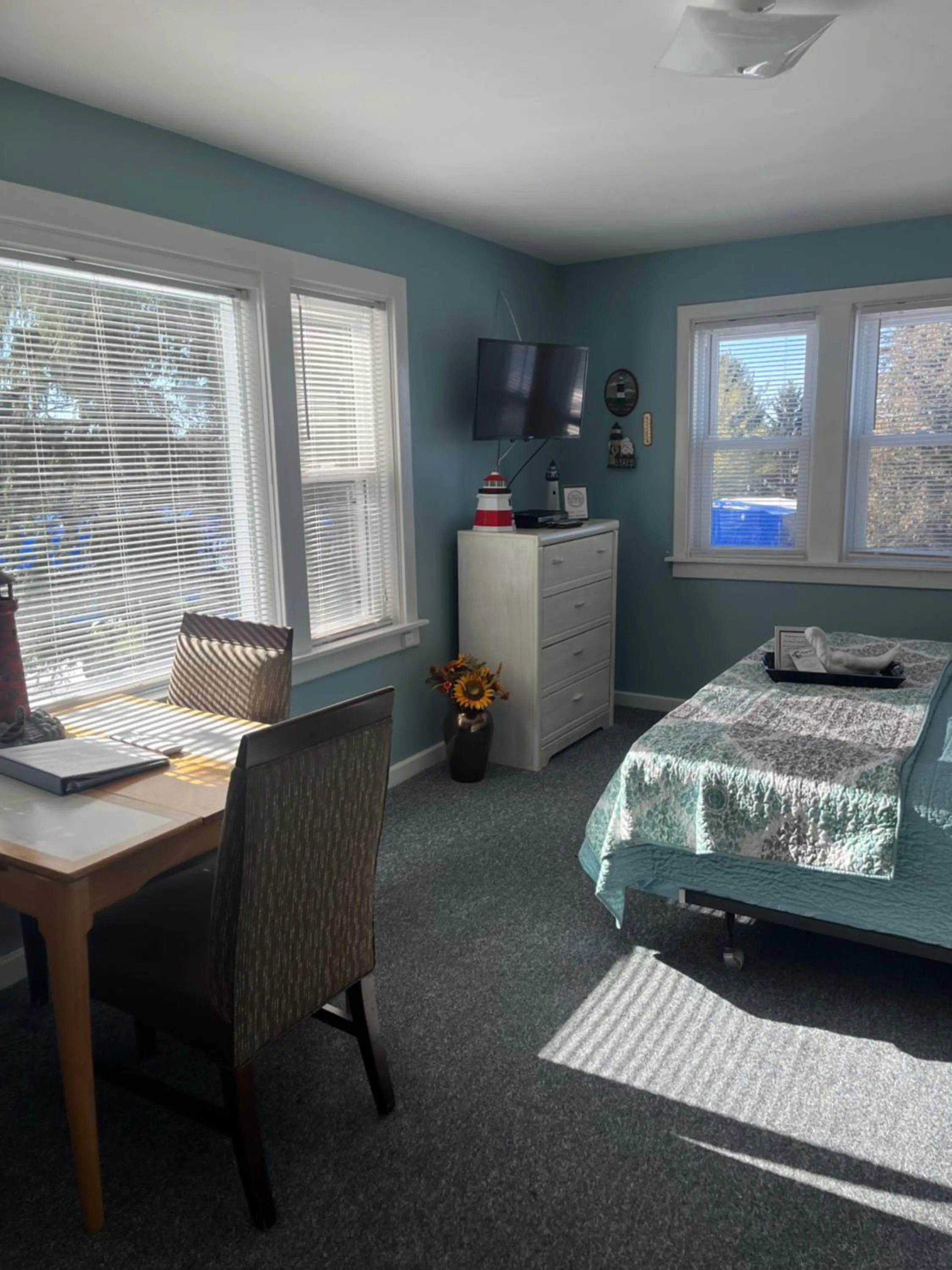 hair dresser in Chateau Country Inn and Captain's Cottage