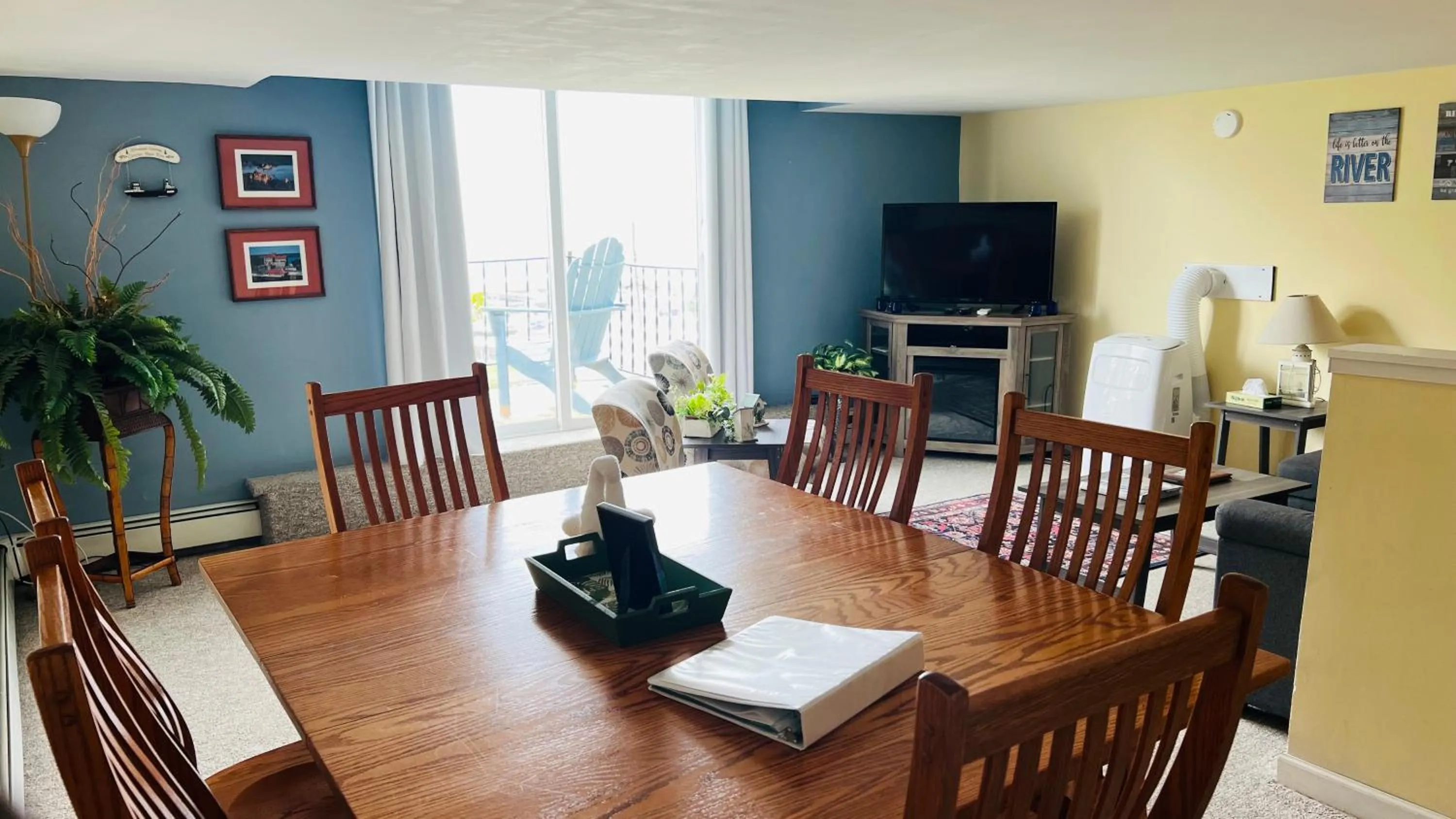 Chateau Country Inn and Captain's Cottage