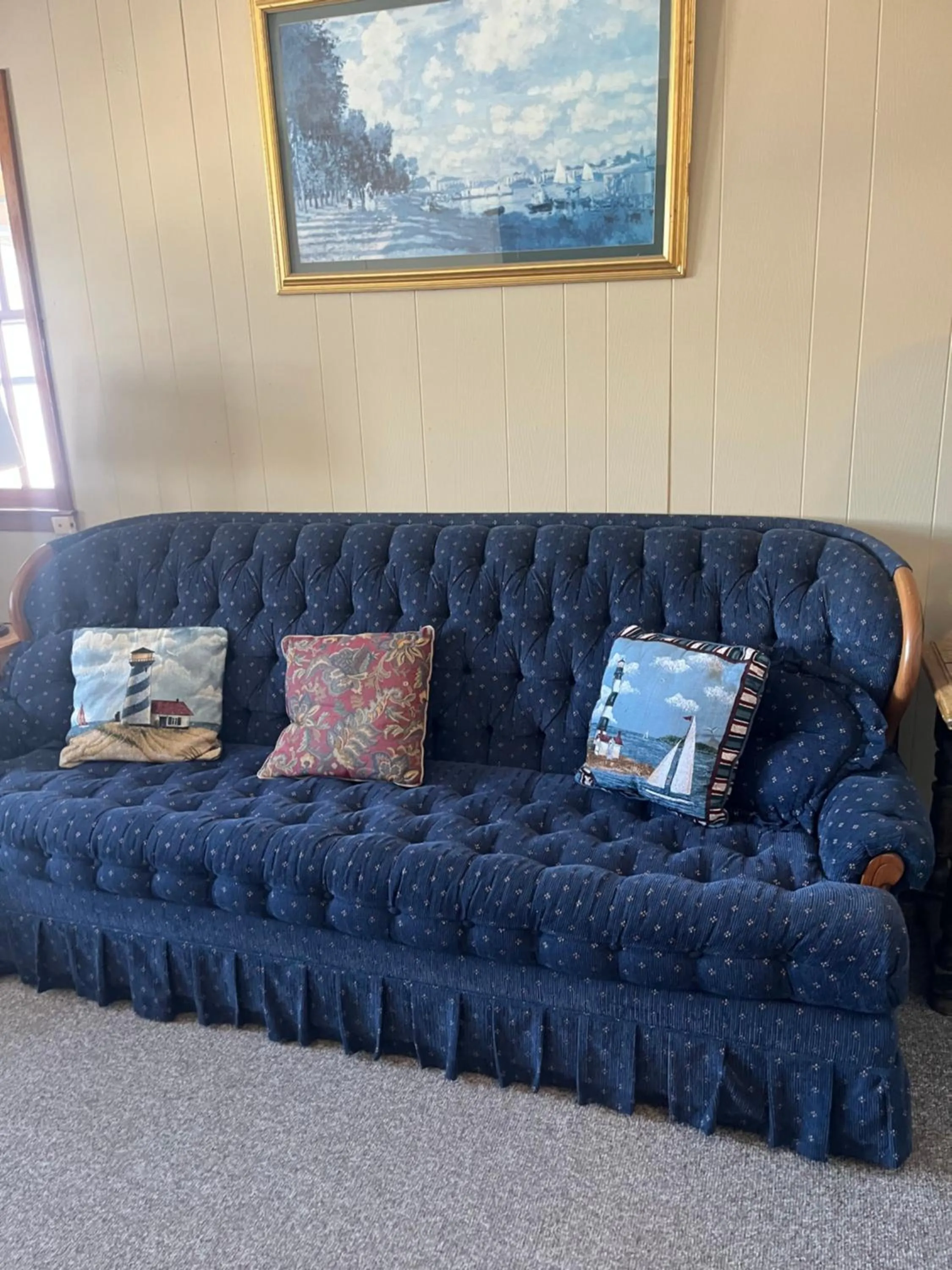 Living room in Chateau Country Inn and Captain's Cottage