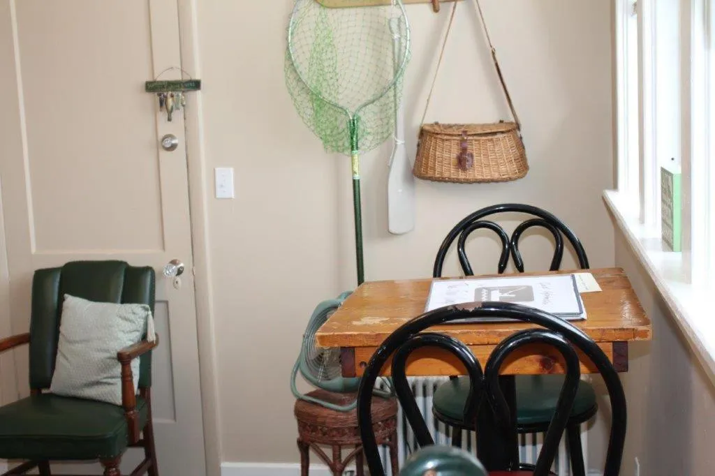 Seating area in Chateau Country Inn and Captain's Cottage