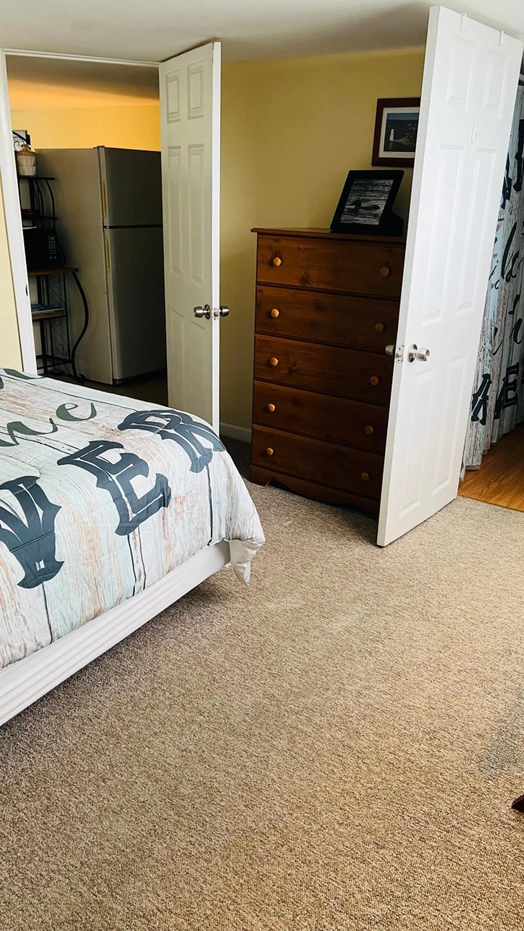 Bed in Chateau Country Inn and Captain's Cottage