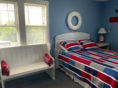 Bedroom, Bed in Chateau Country Inn and Captain's Cottage