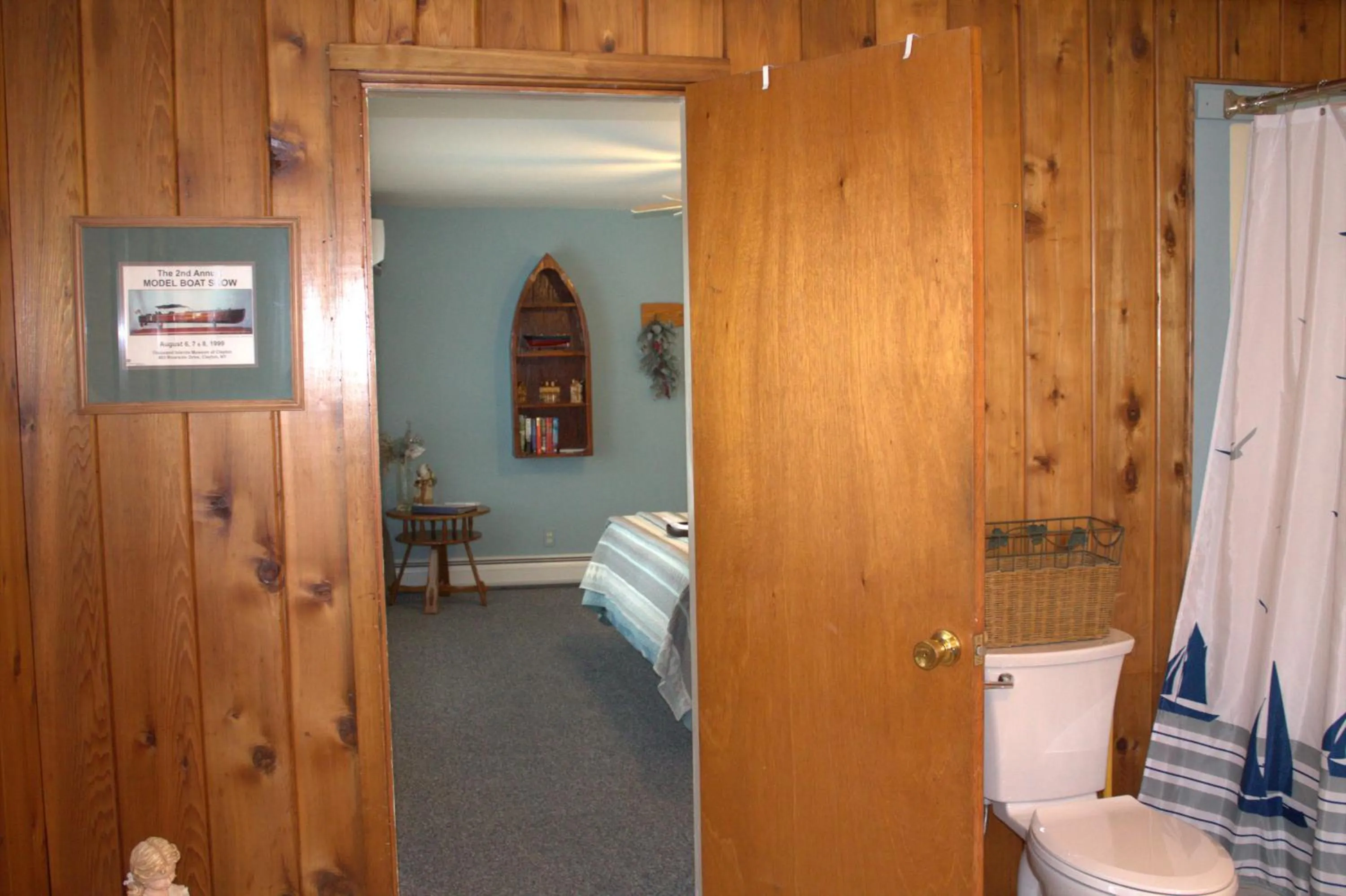 Bathroom, Bed in Chateau Country Inn and Captain's Cottage