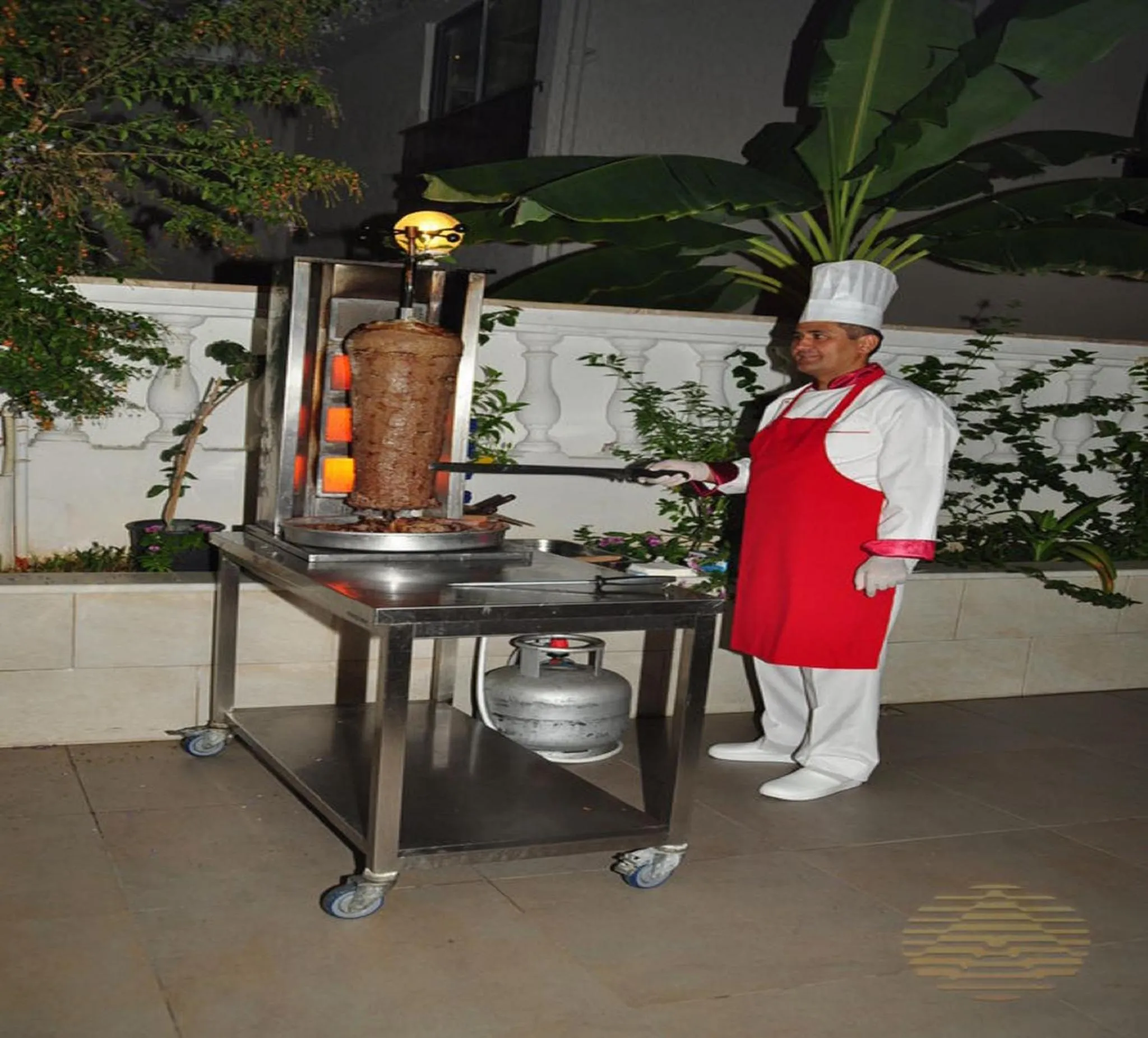 Restaurant/places to eat in Azak Hotel