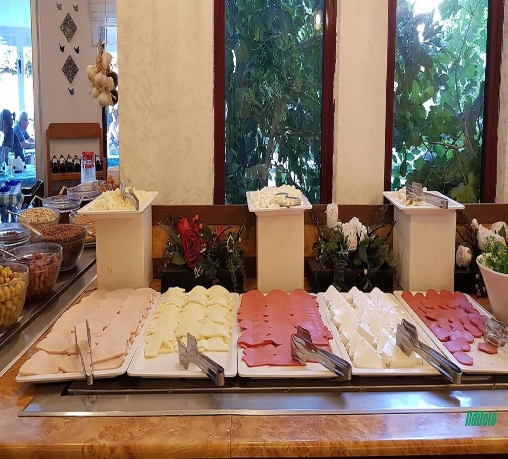 Coffee/tea facilities in Azak Hotel