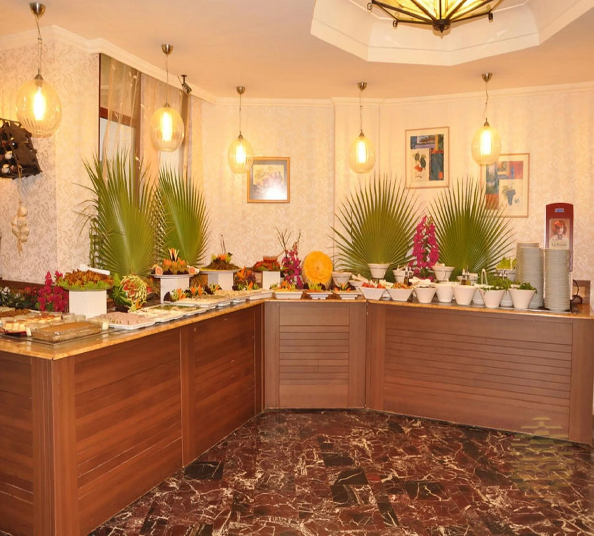 Restaurant/places to eat in Azak Hotel