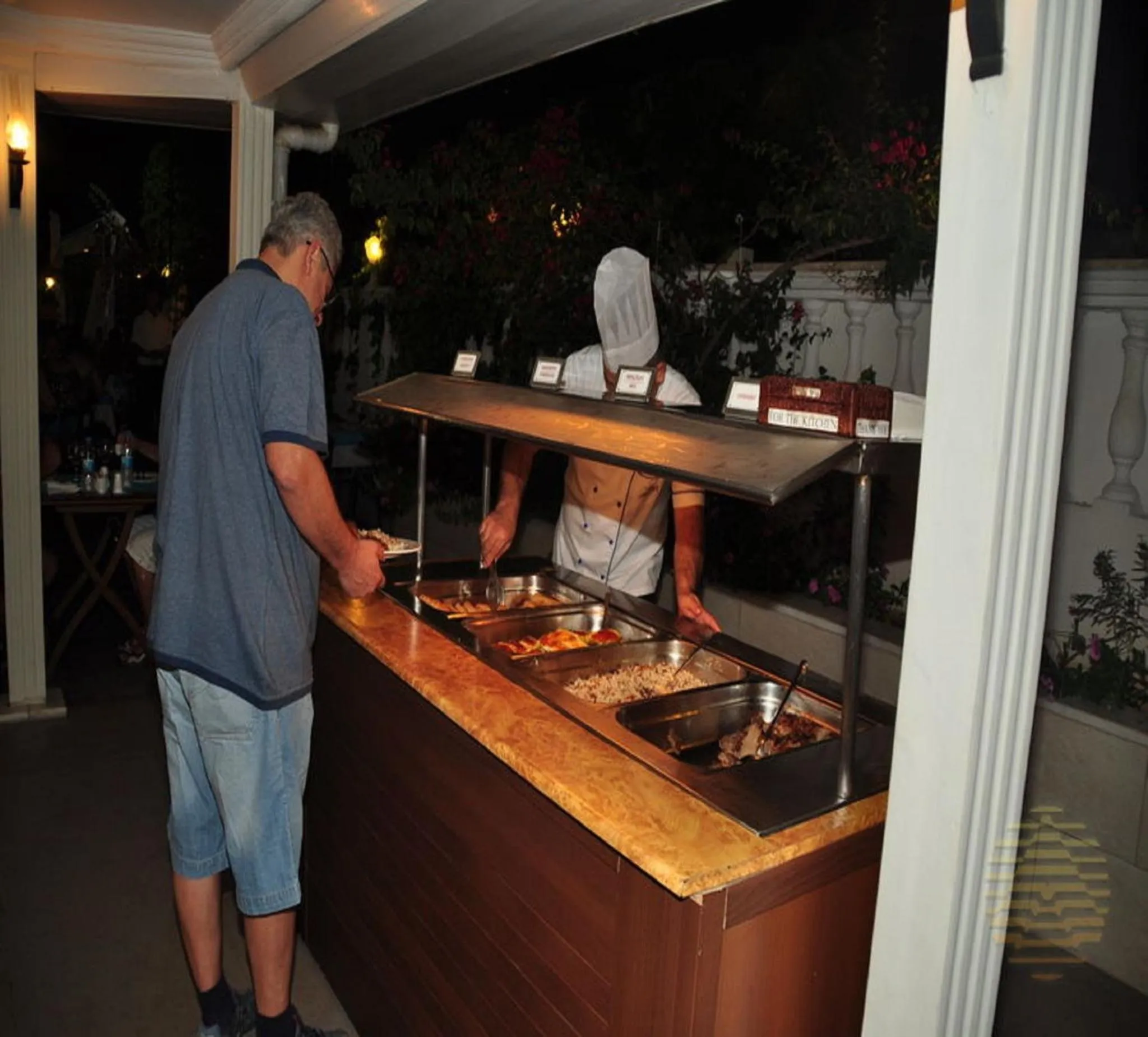 Food and drinks in Azak Hotel