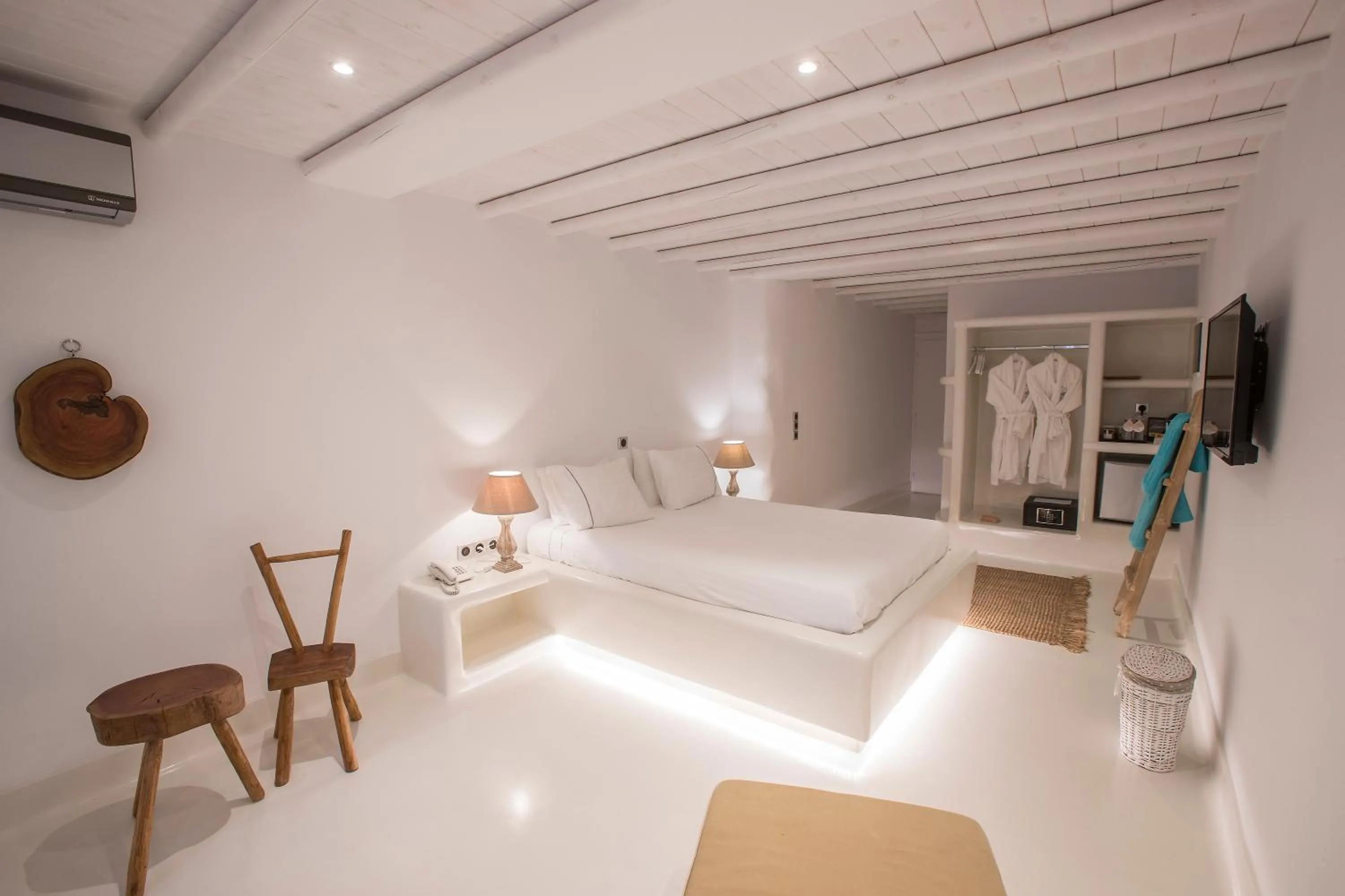 Coffee/tea facilities, Bed in Paros Palace - Adults Only