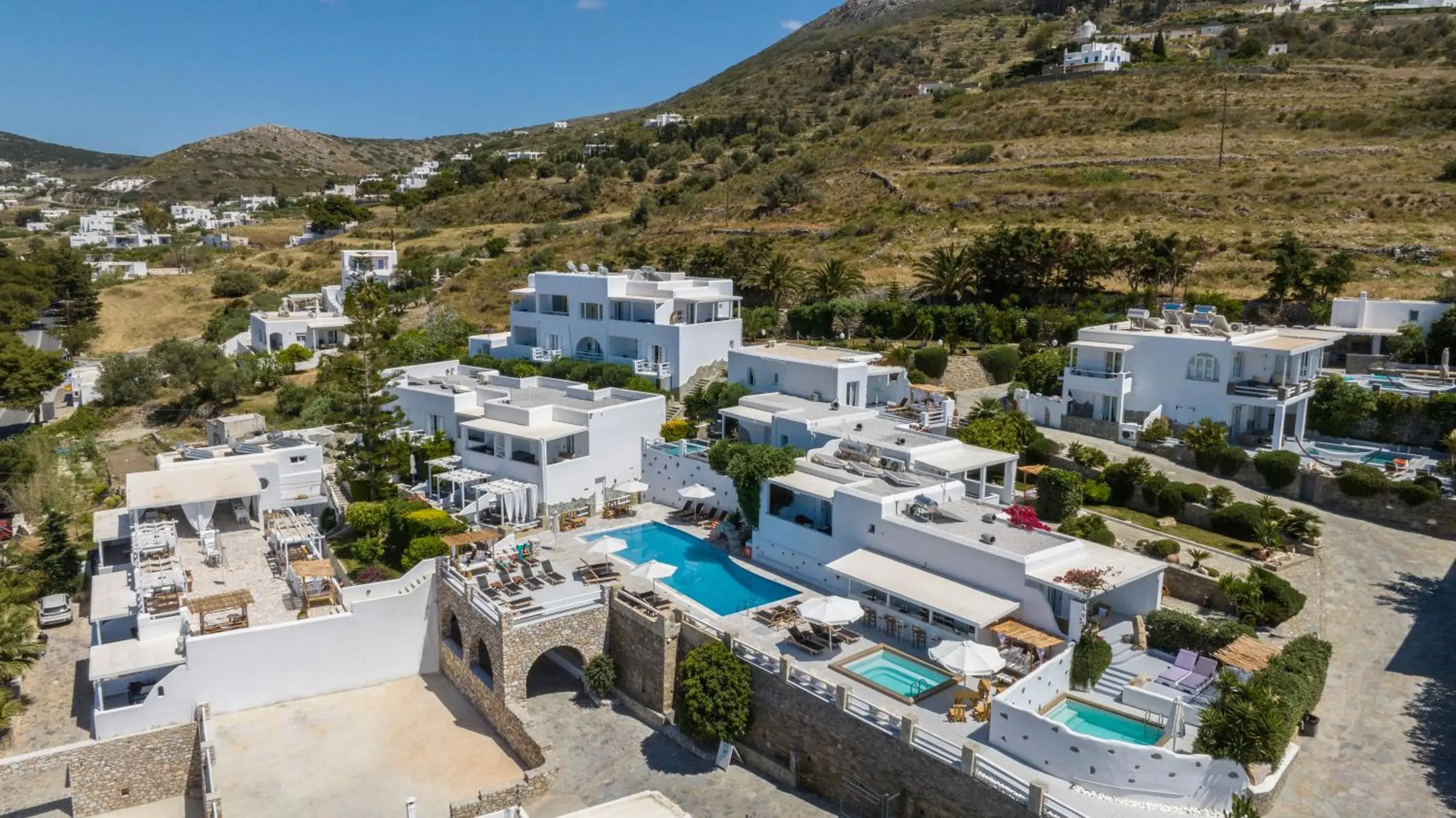 Property building in Paros Palace Property building in Paros Palace