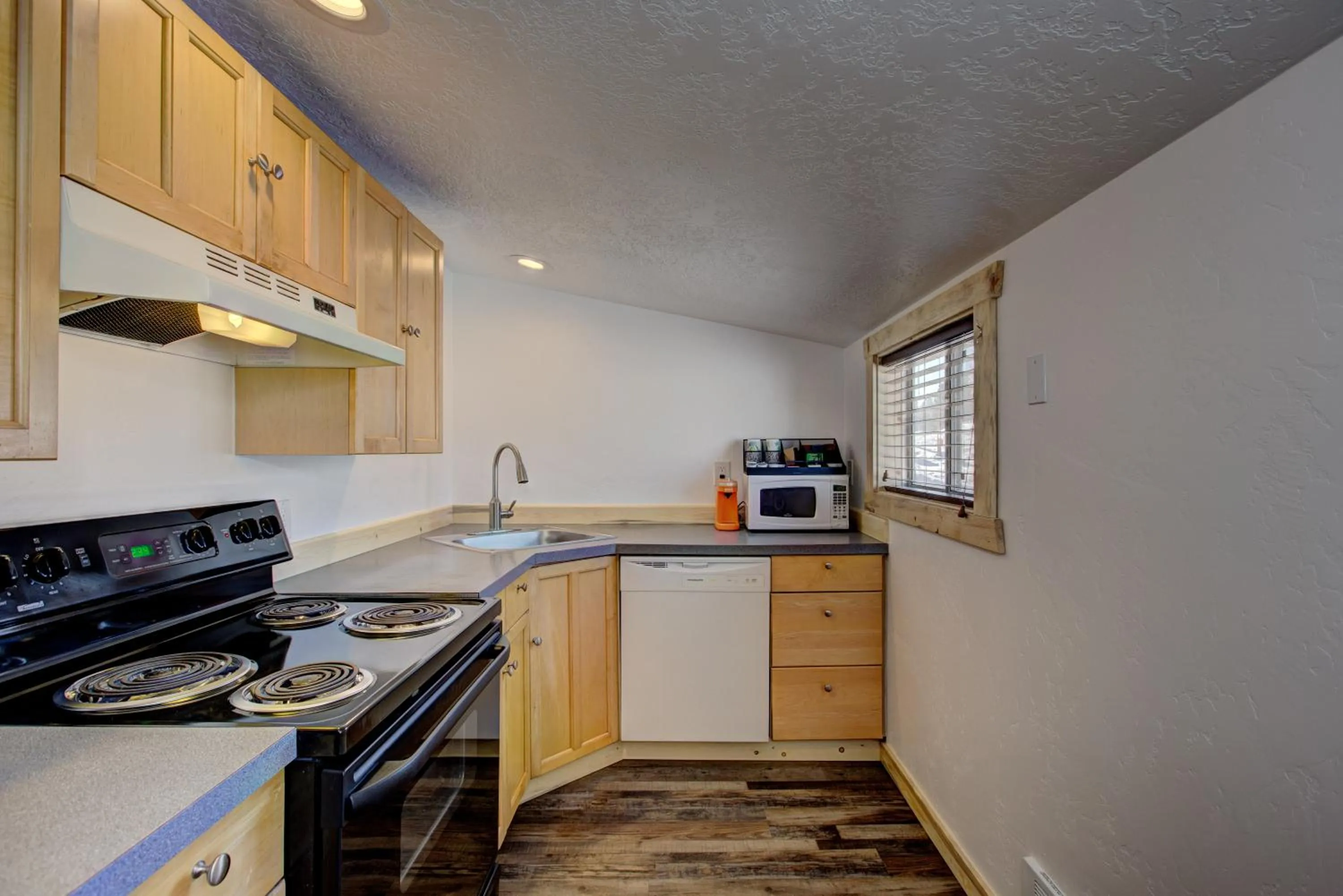 kitchen in Alpine Lodge Hotel