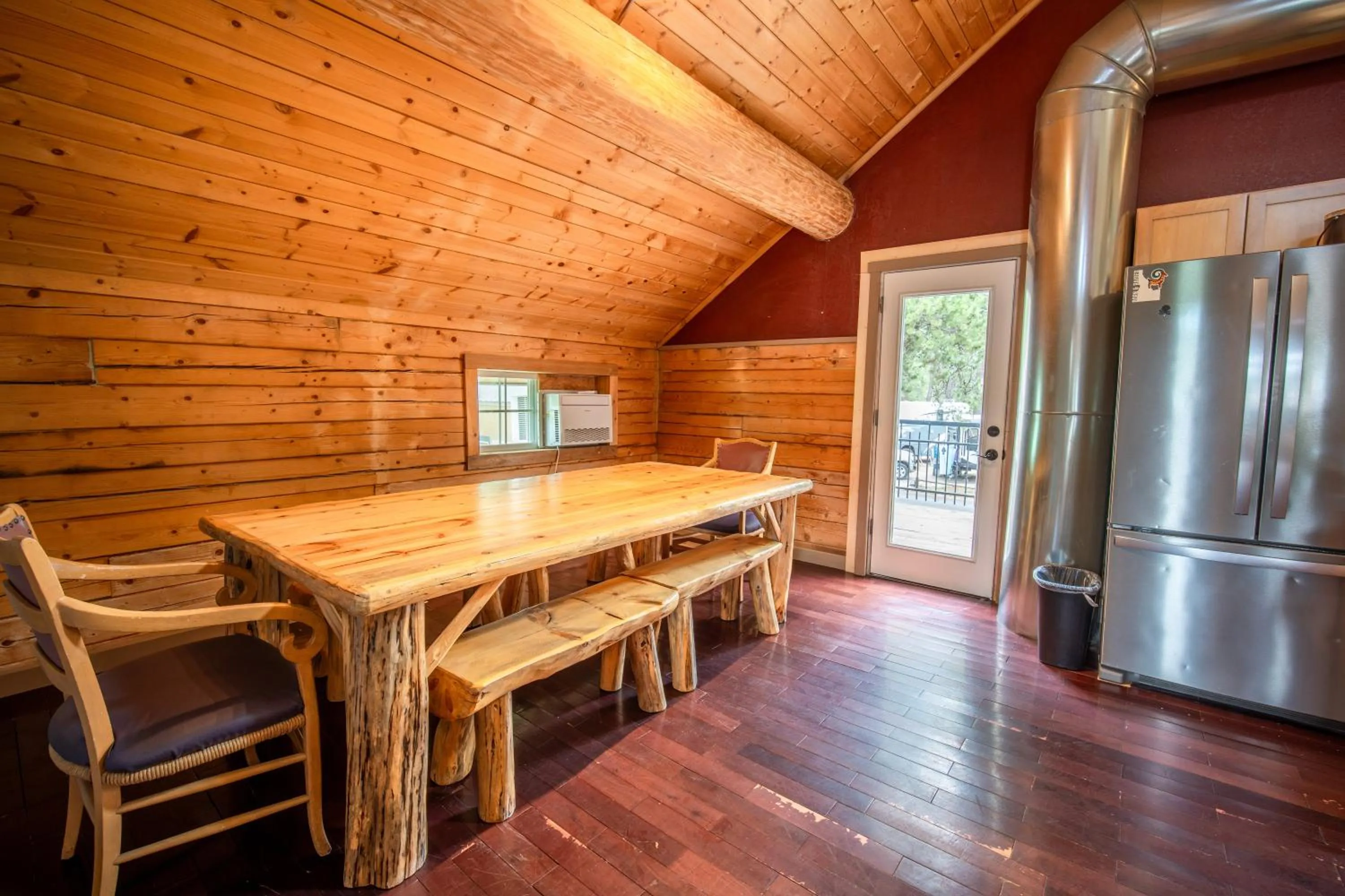 Kitchen or kitchenette in Alpine Lodge Hotel