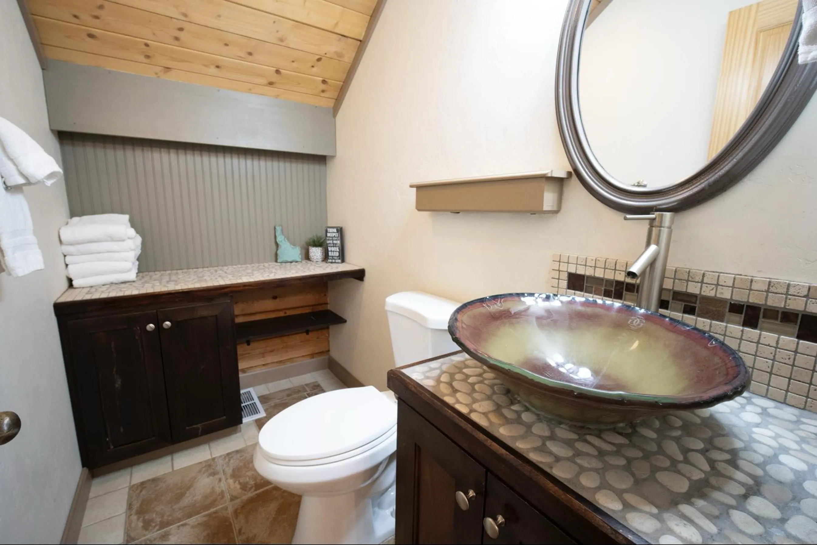 Bathroom in Alpine Lodge Hotel