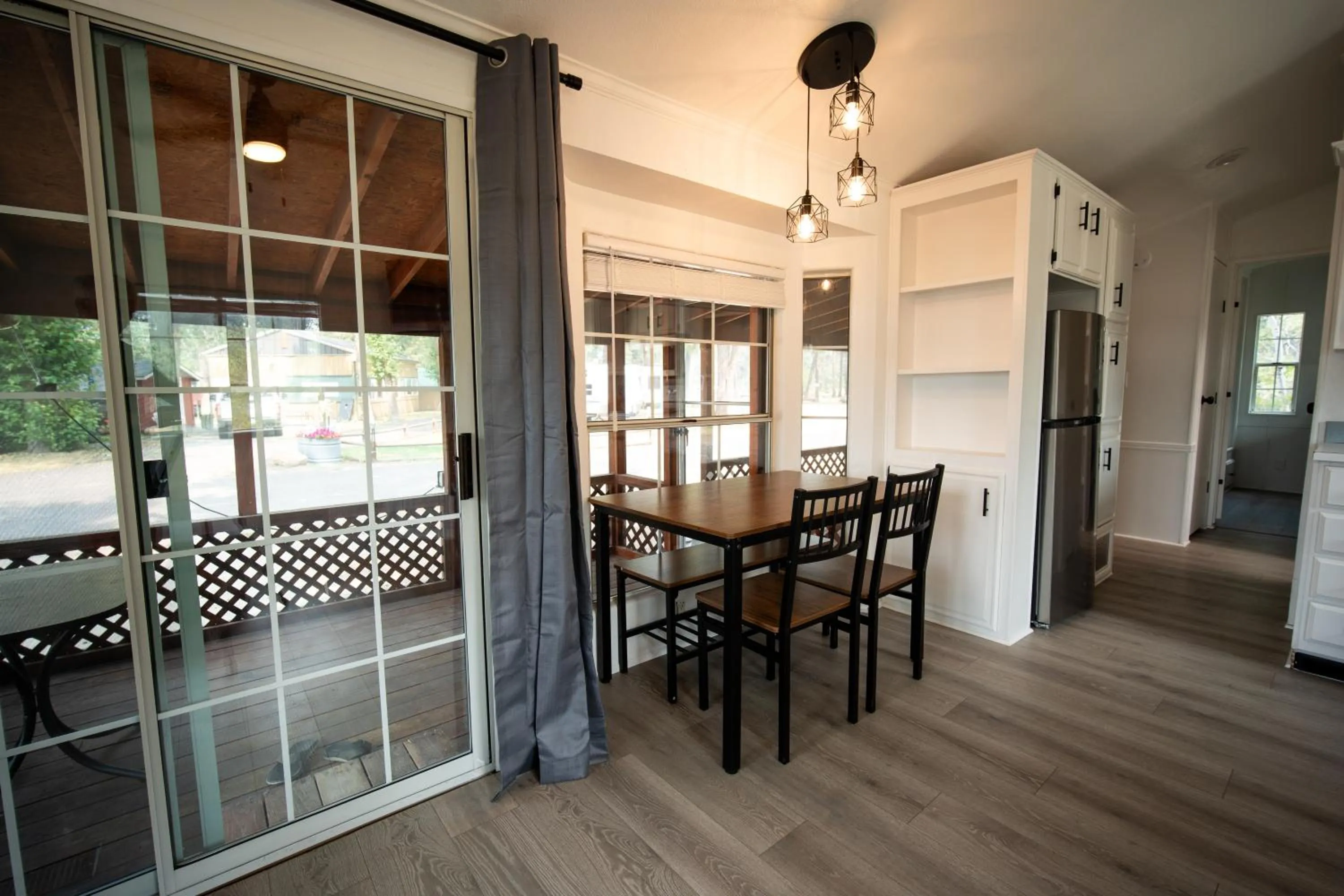 Dining area in Alpine Lodge Hotel