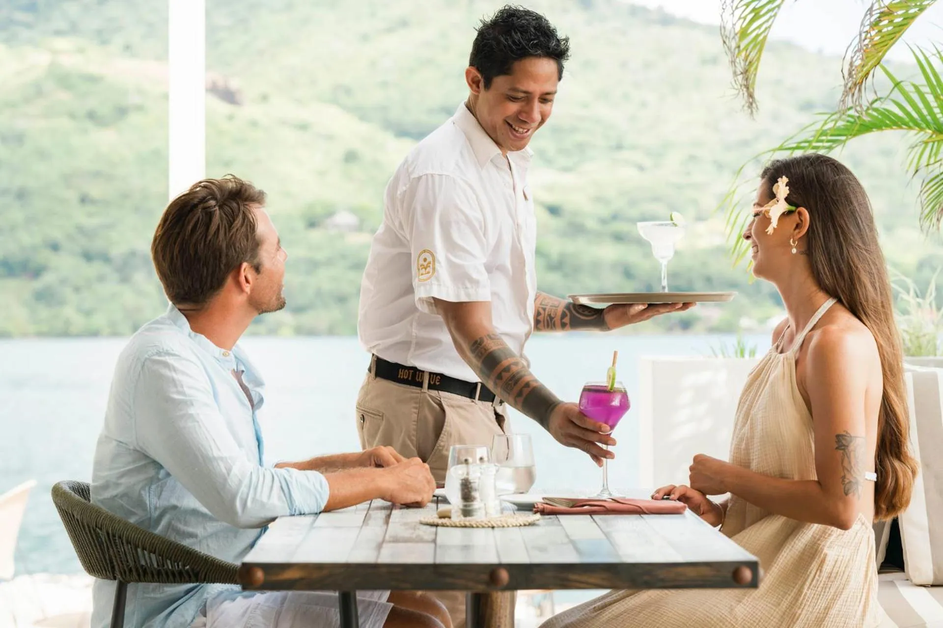 Restaurant/places to eat in Cook's Bay Hotel & Suites