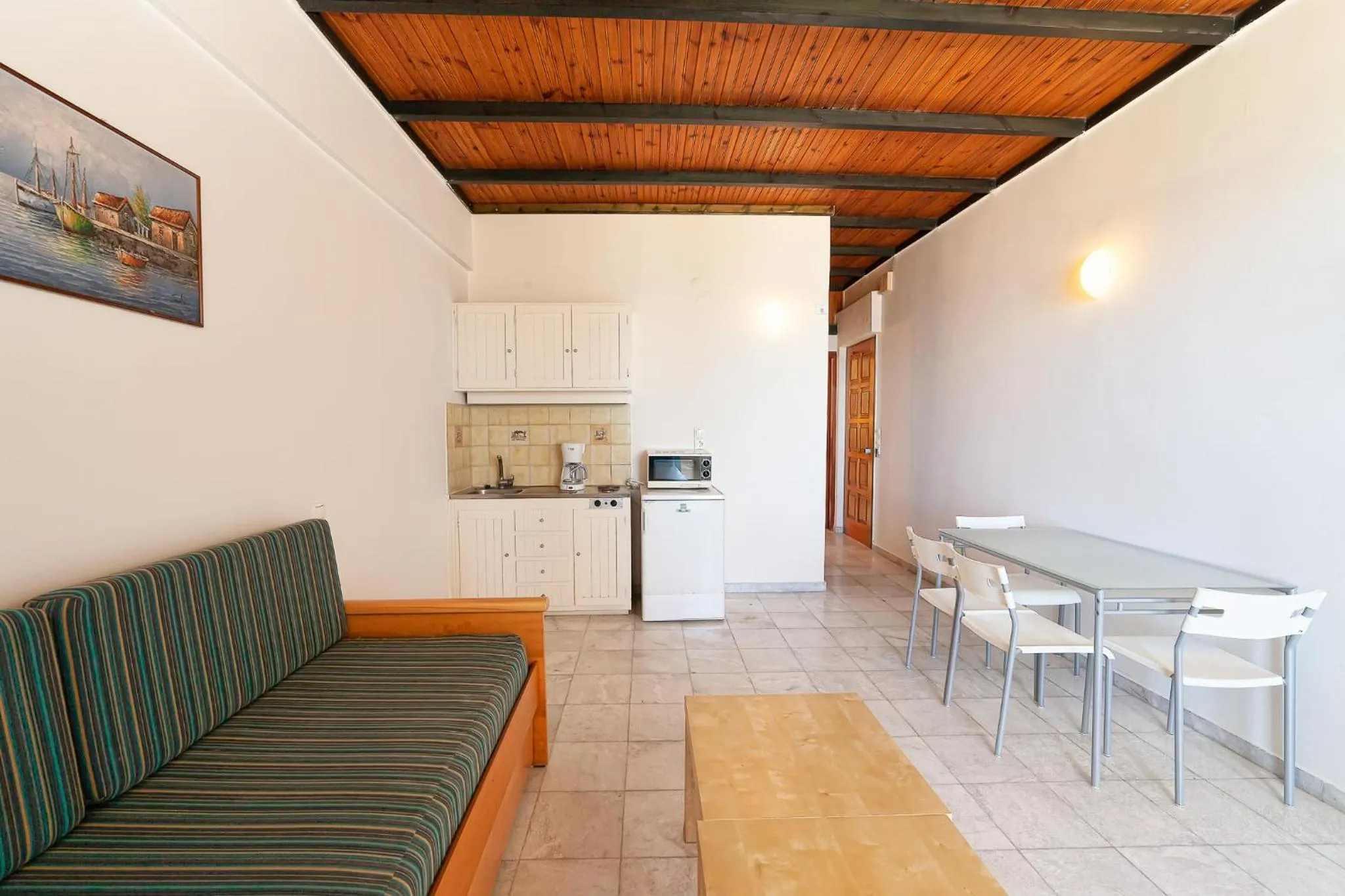 Kitchen or kitchenette in Olympic Suites