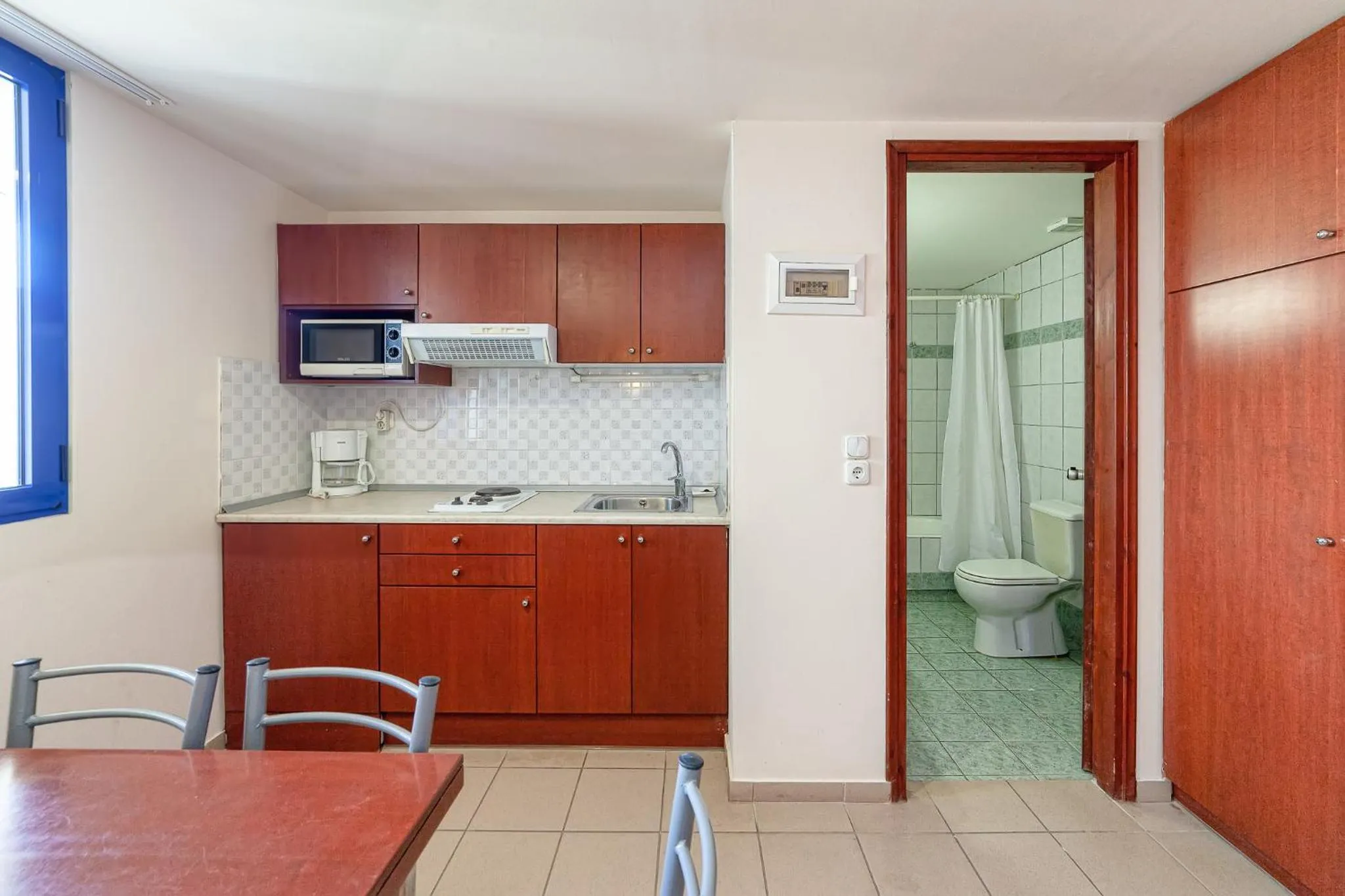 Kitchen or kitchenette in Olympic Suites