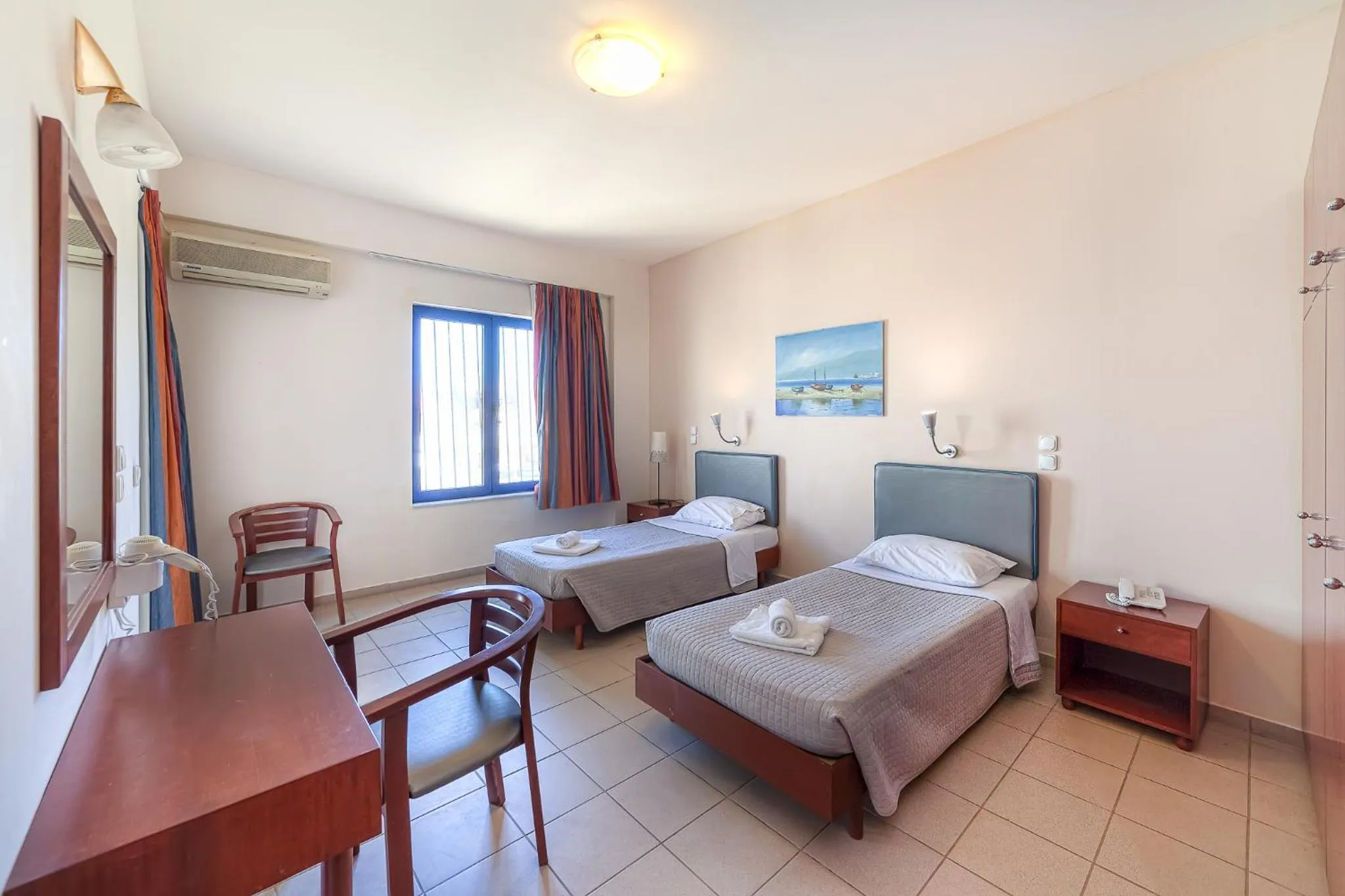 Bedroom, Bed in Olympic Suites