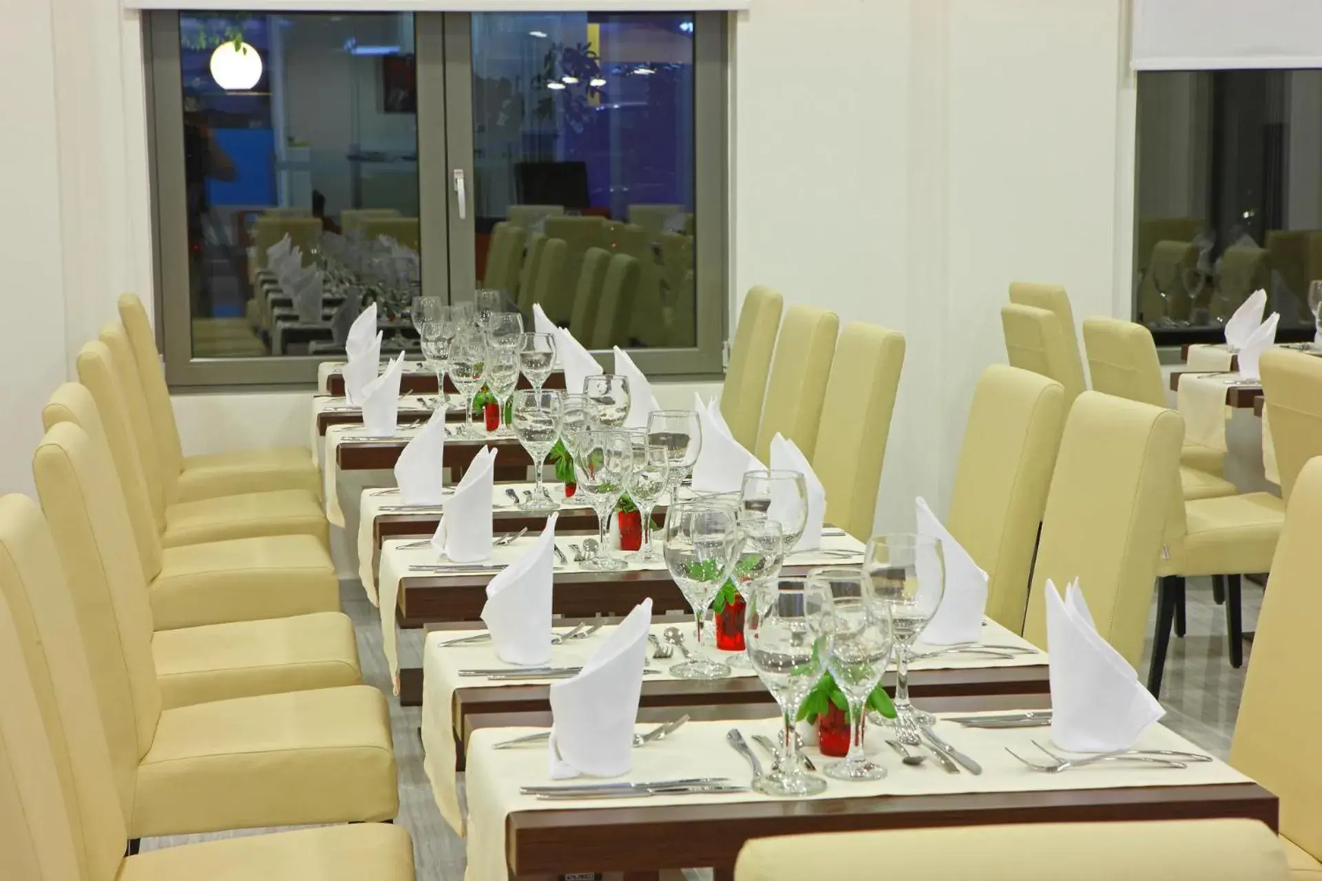 Restaurant/places to eat in Olympic Palladium Restaurant/places to eat in Olympic Palladium