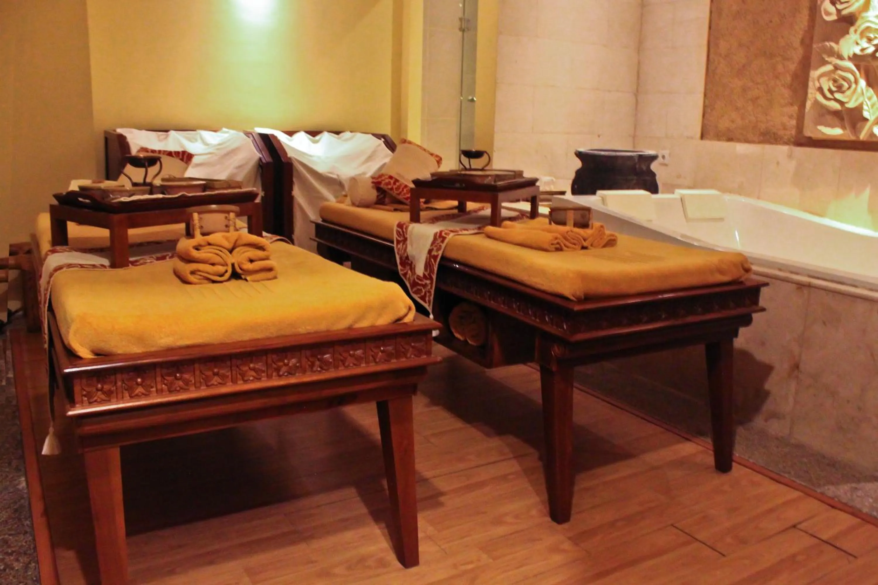 Spa and wellness centre/facilities, Bed in FUGO Hotel Banjarmasin