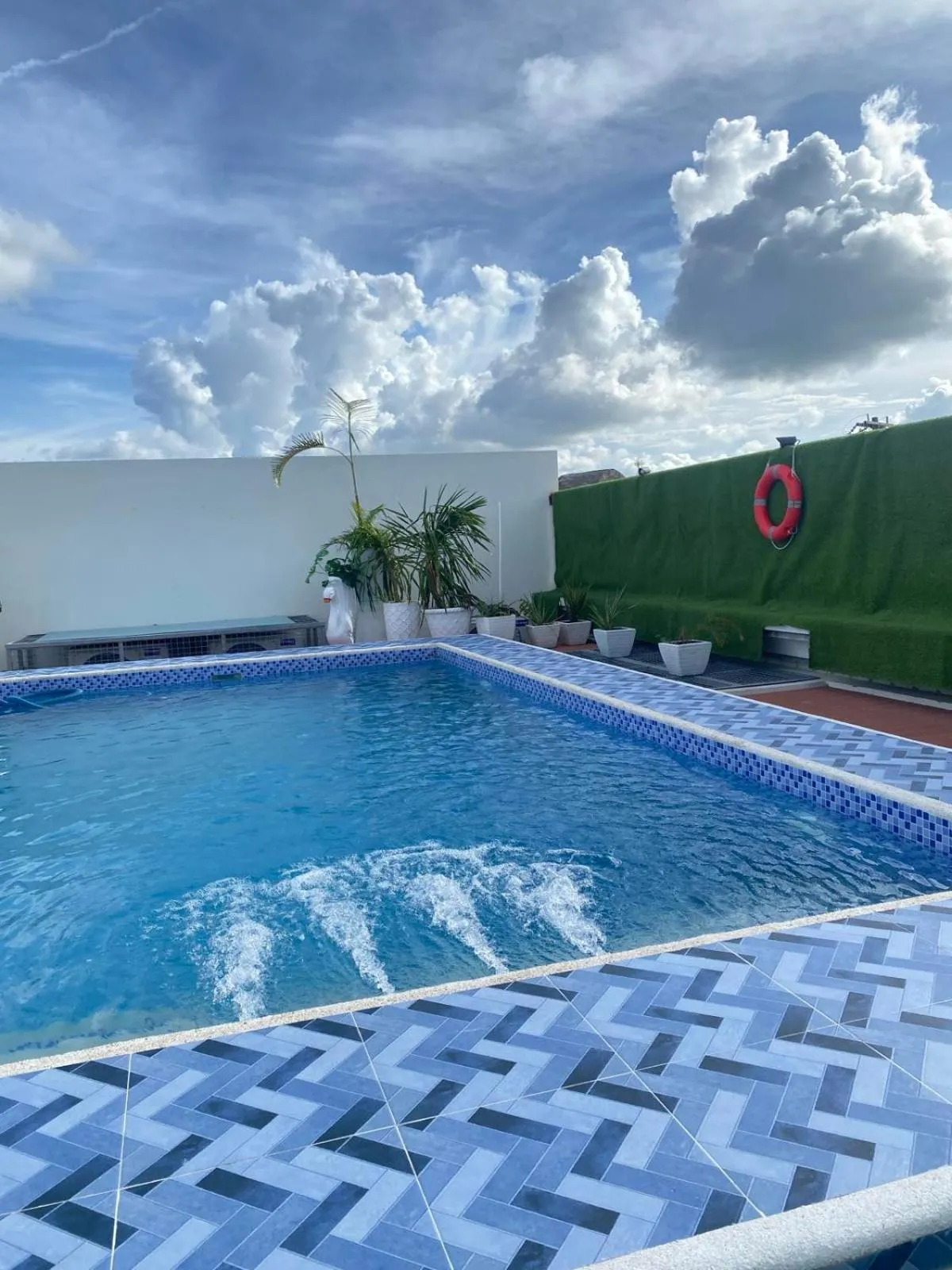 Day in Prince Express Inn