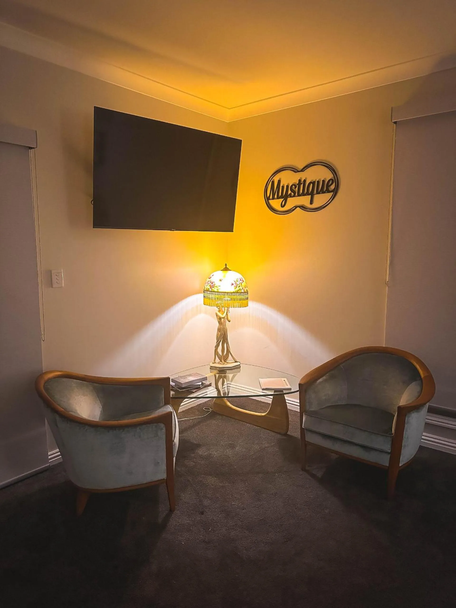 Seating area in Tell Tales Bed & Breakfast