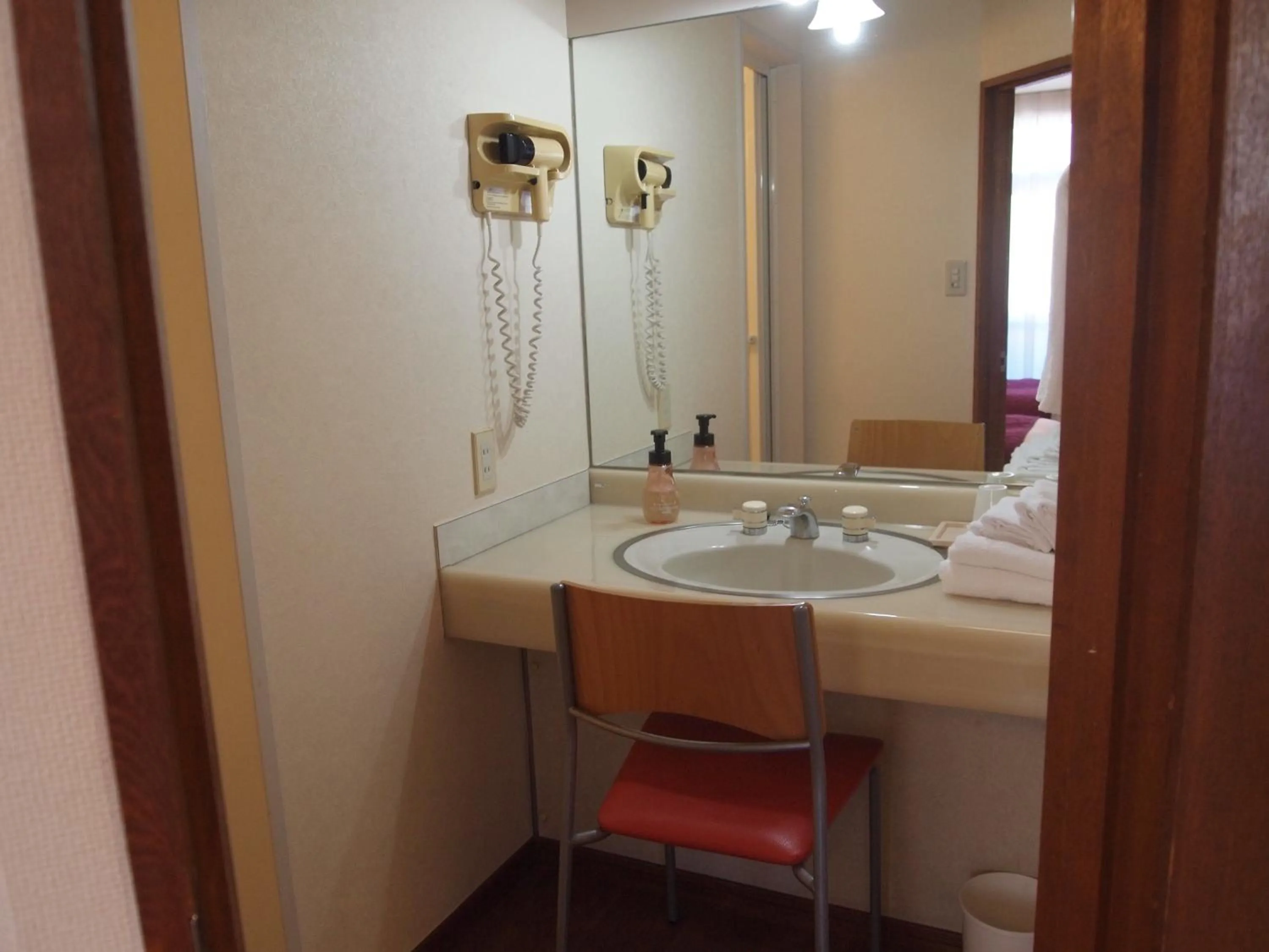 Photo of the whole room in Senkei Plaza