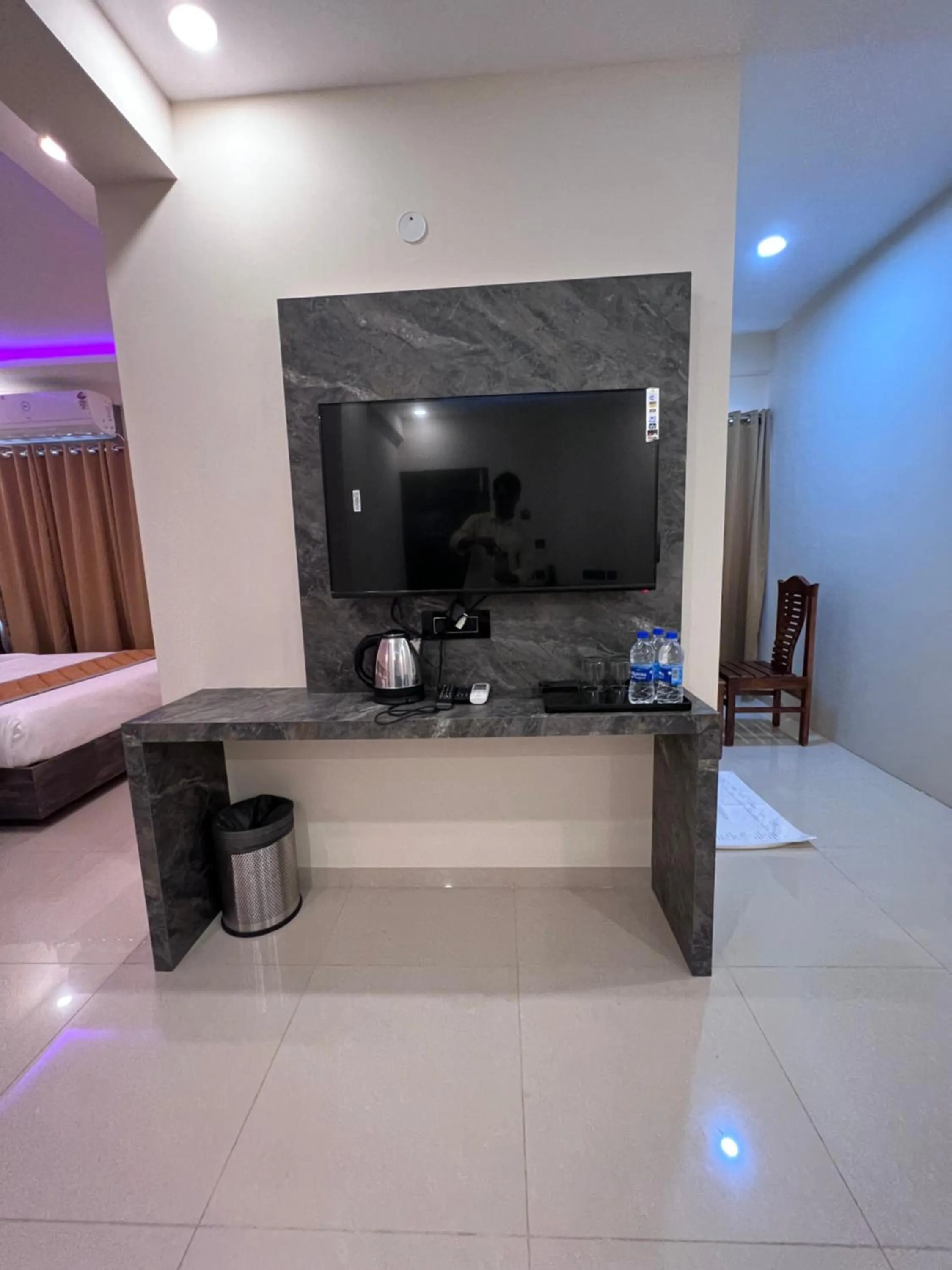 TV and multimedia in Hotel Mangalore Stay INN