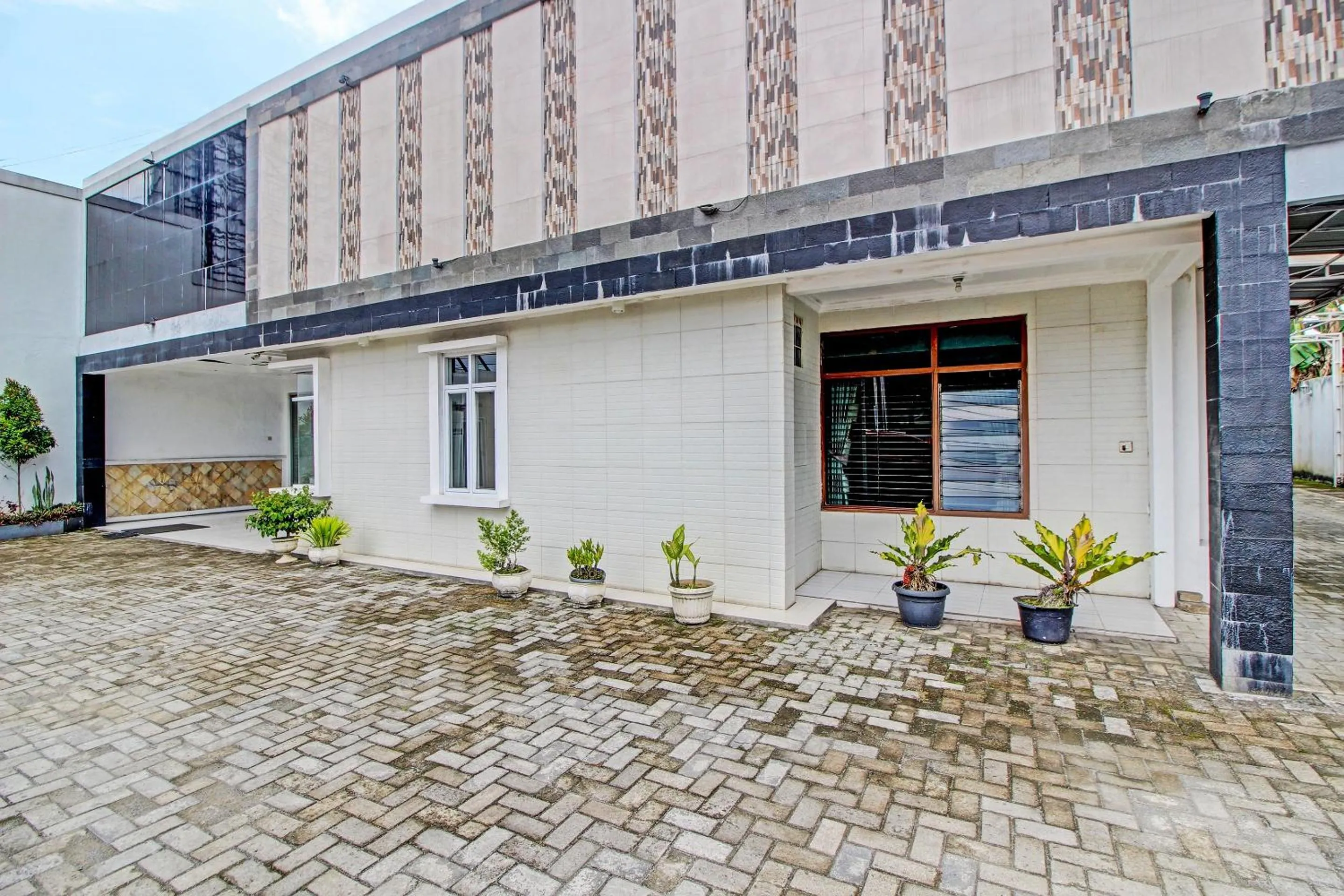 Facade/entrance in Collection O 92242 Hotel Tanjung Emas