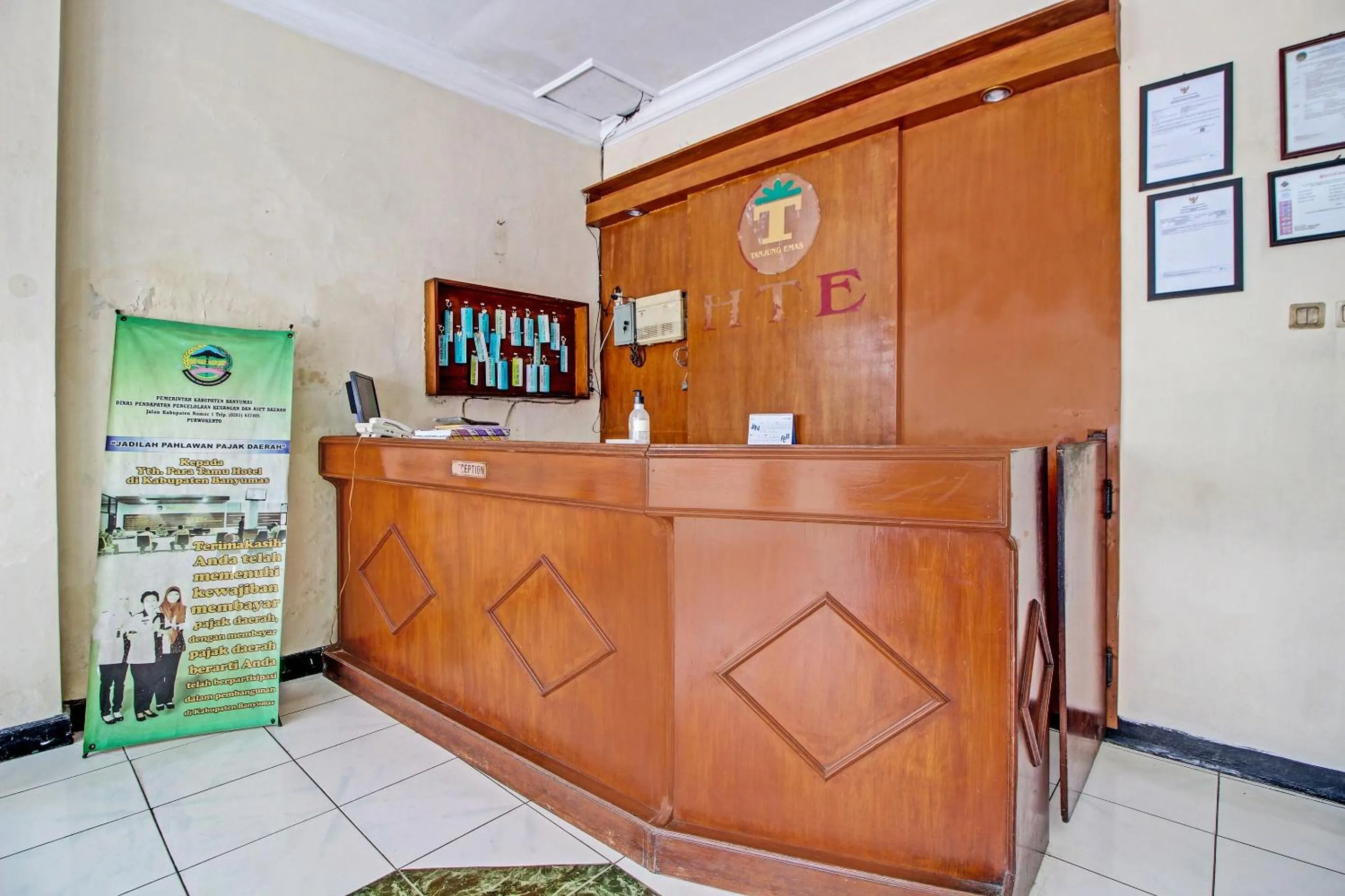 Lobby or reception in Collection O 92242 Hotel Tanjung Emas
