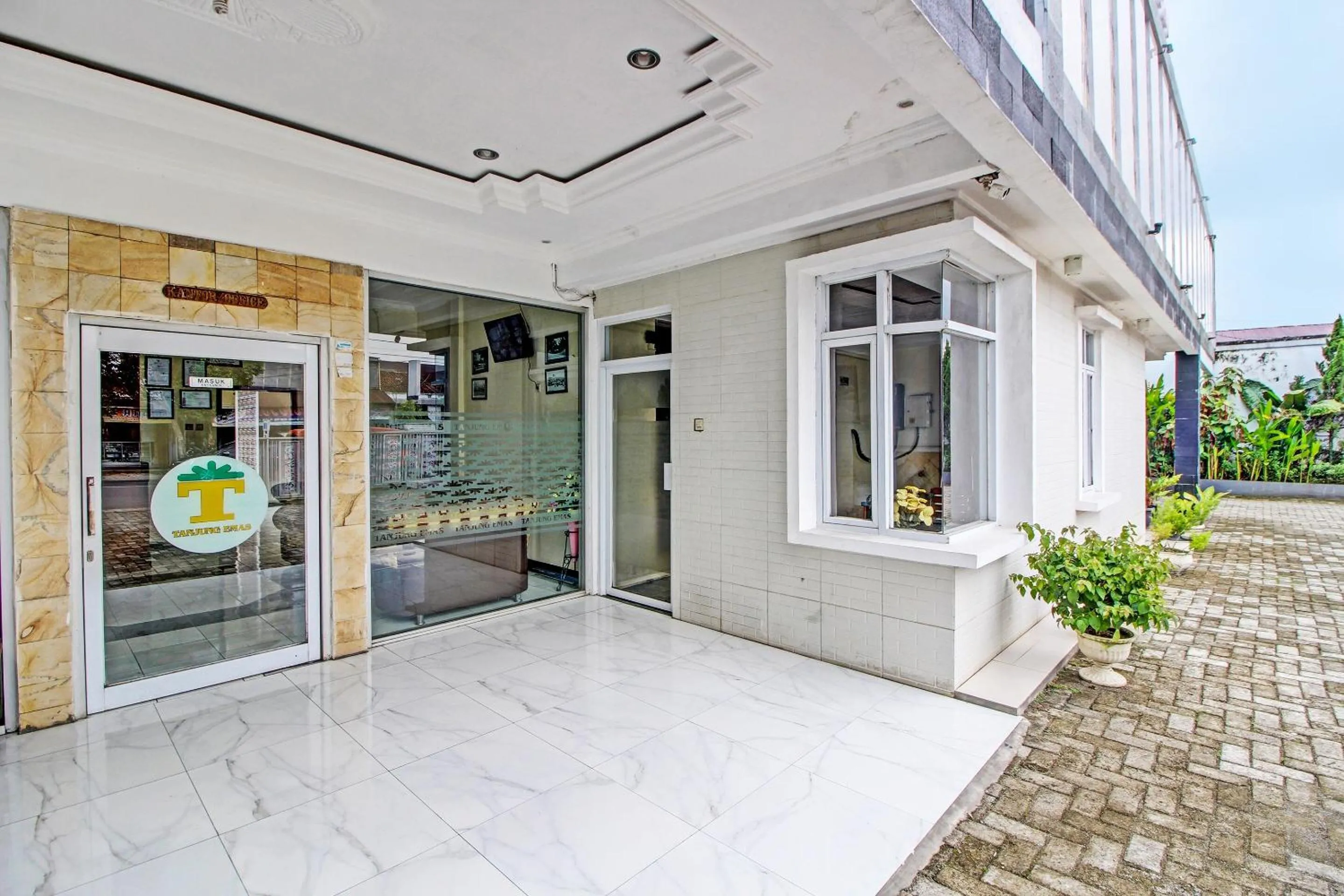 Facade/entrance in Collection O 92242 Hotel Tanjung Emas