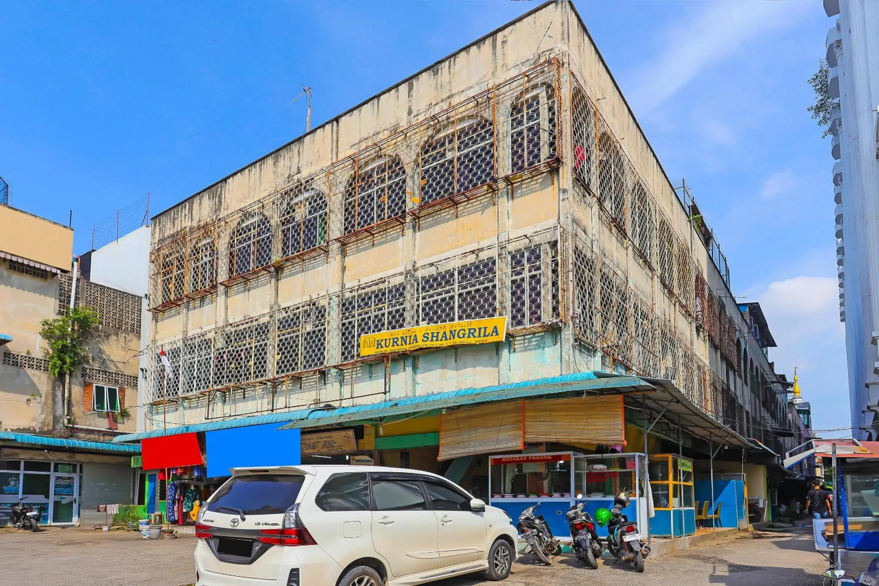 Facade/entrance in Hotel O Kurnia ShangrilaNearNagoya Hill Shopping Mall Facade/entrance in Hotel O Kurnia ShangrilaNearNagoya Hill Shopping Mall