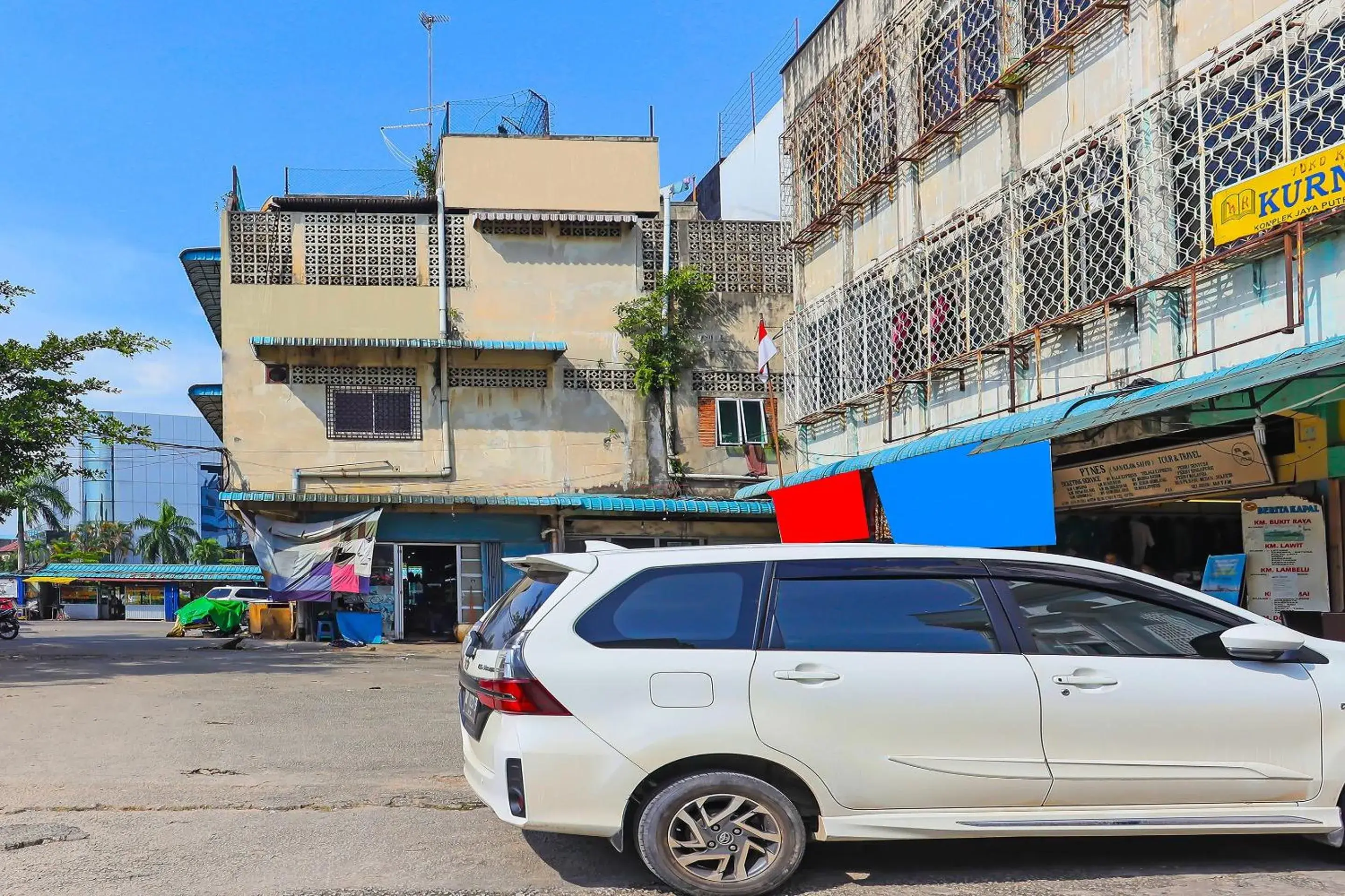 Facade/entrance in Hotel O Kurnia ShangrilaNearNagoya Hill Shopping Mall Facade/entrance in Hotel O Kurnia ShangrilaNearNagoya Hill Shopping Mall