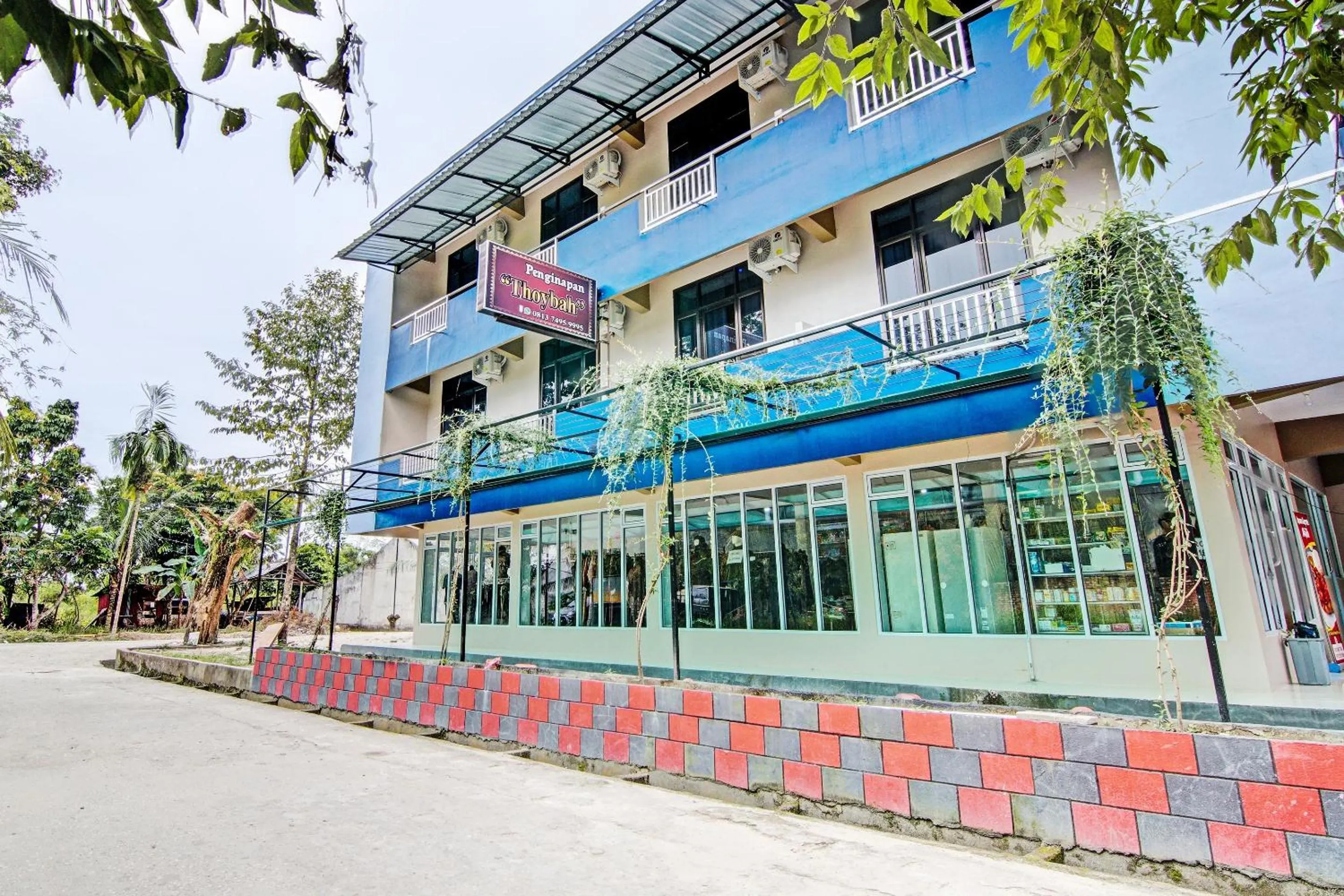 Facade/entrance in Hotel O Penginapan Thoybah Syariah Near Pondok Pesantren UMAR BIN KHATAB km 9 garuda sakti