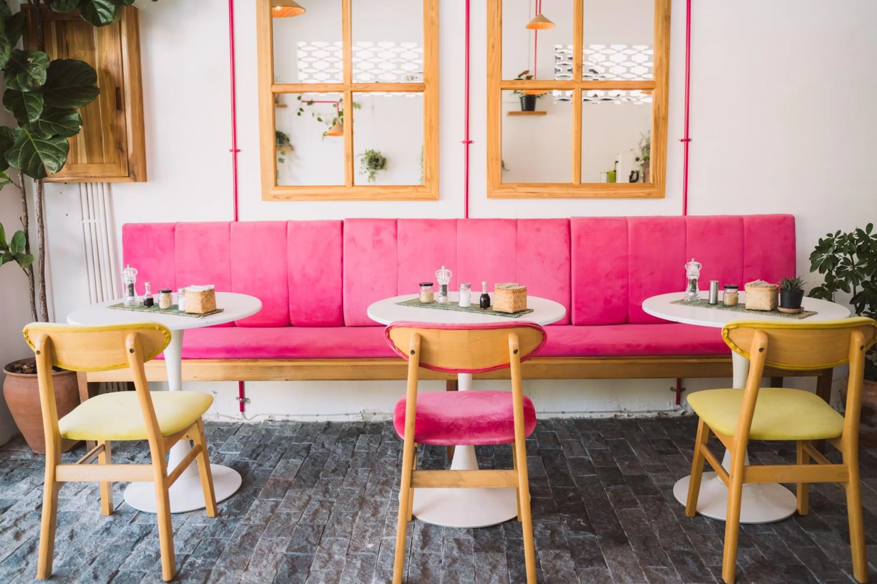 Restaurant/places to eat in Baan Pila