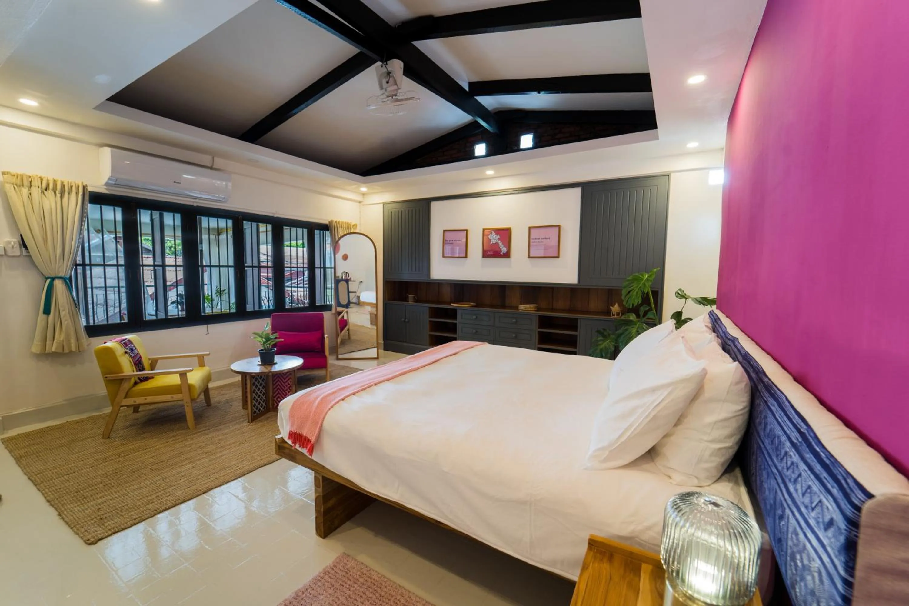Seating area, Bed in Baan Pila