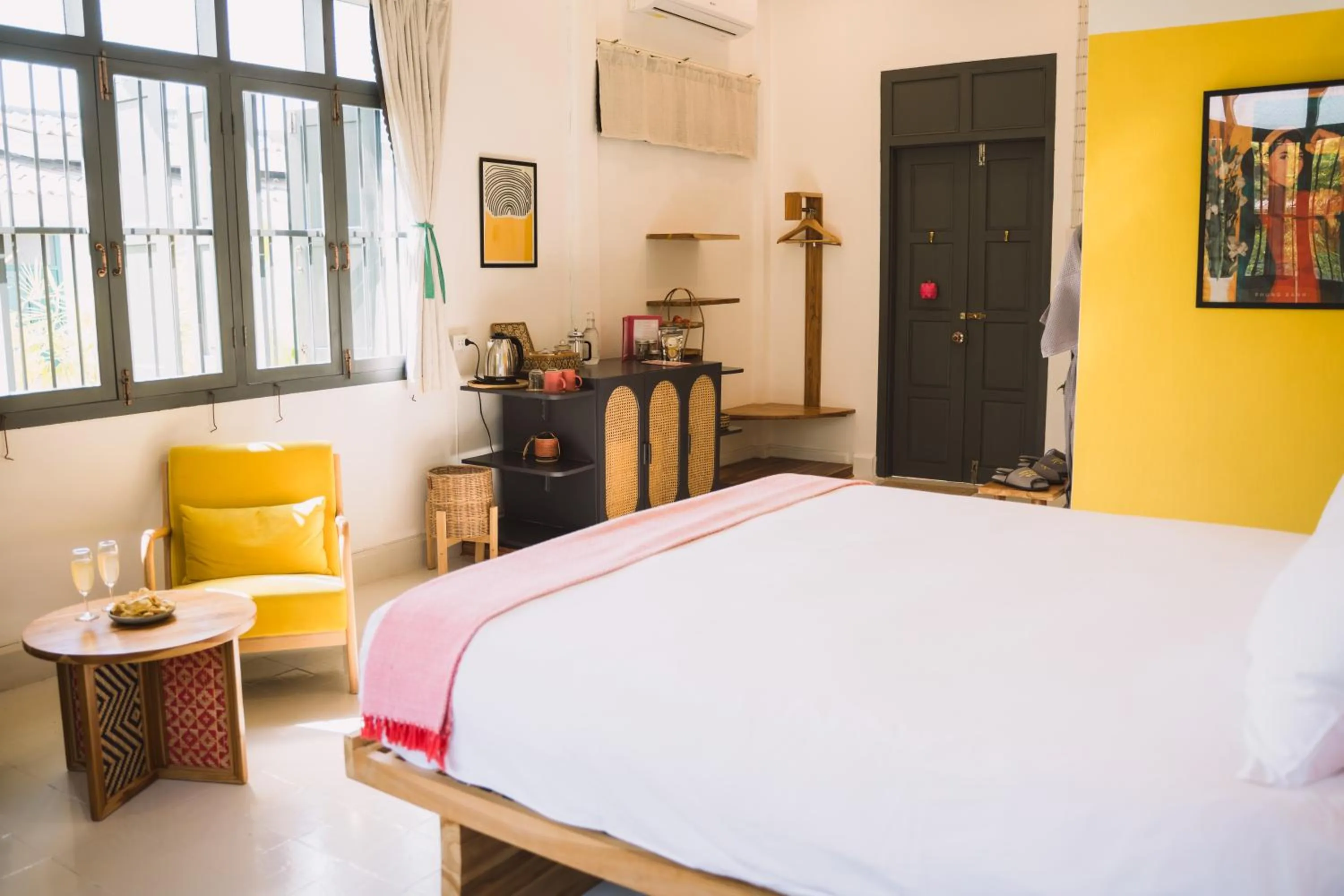 Photo of the whole room, Bed in Baan Pila